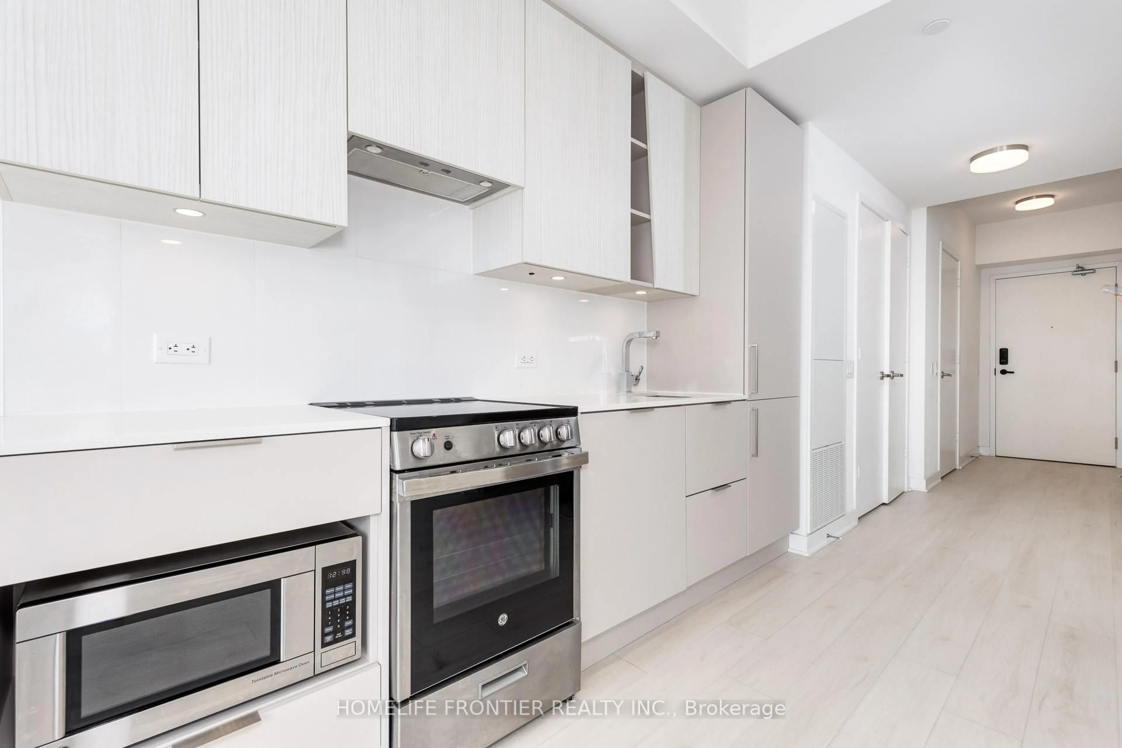 Standard kitchen, unknown for 3900 Confederation Pkwy #2807, Mississauga Ontario L5B 0M3