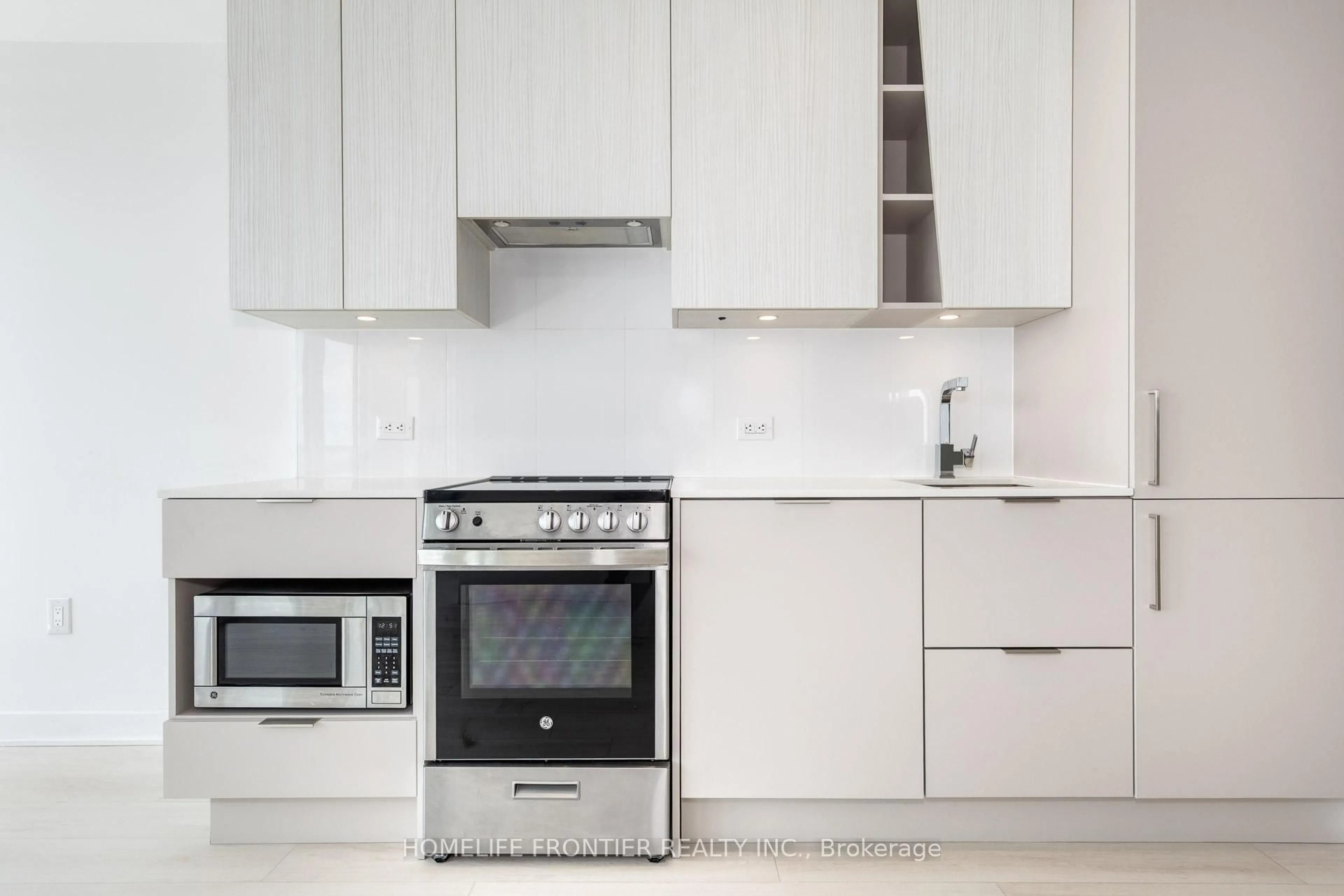 Standard kitchen, unknown for 3900 Confederation Pkwy #2807, Mississauga Ontario L5B 0M3
