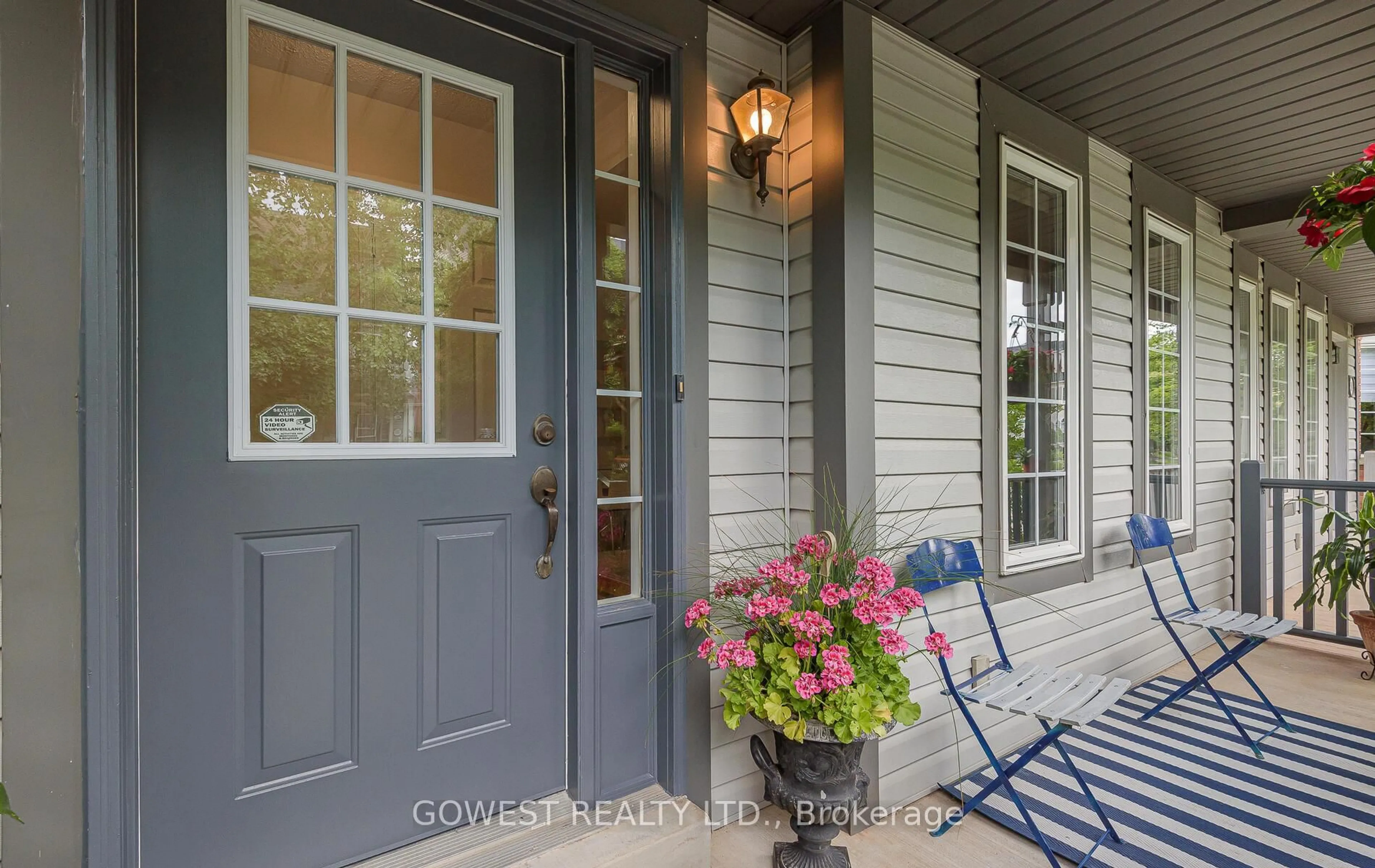 Indoor entryway for 212 Roxton Rd, Oakville Ontario L6H 6M8