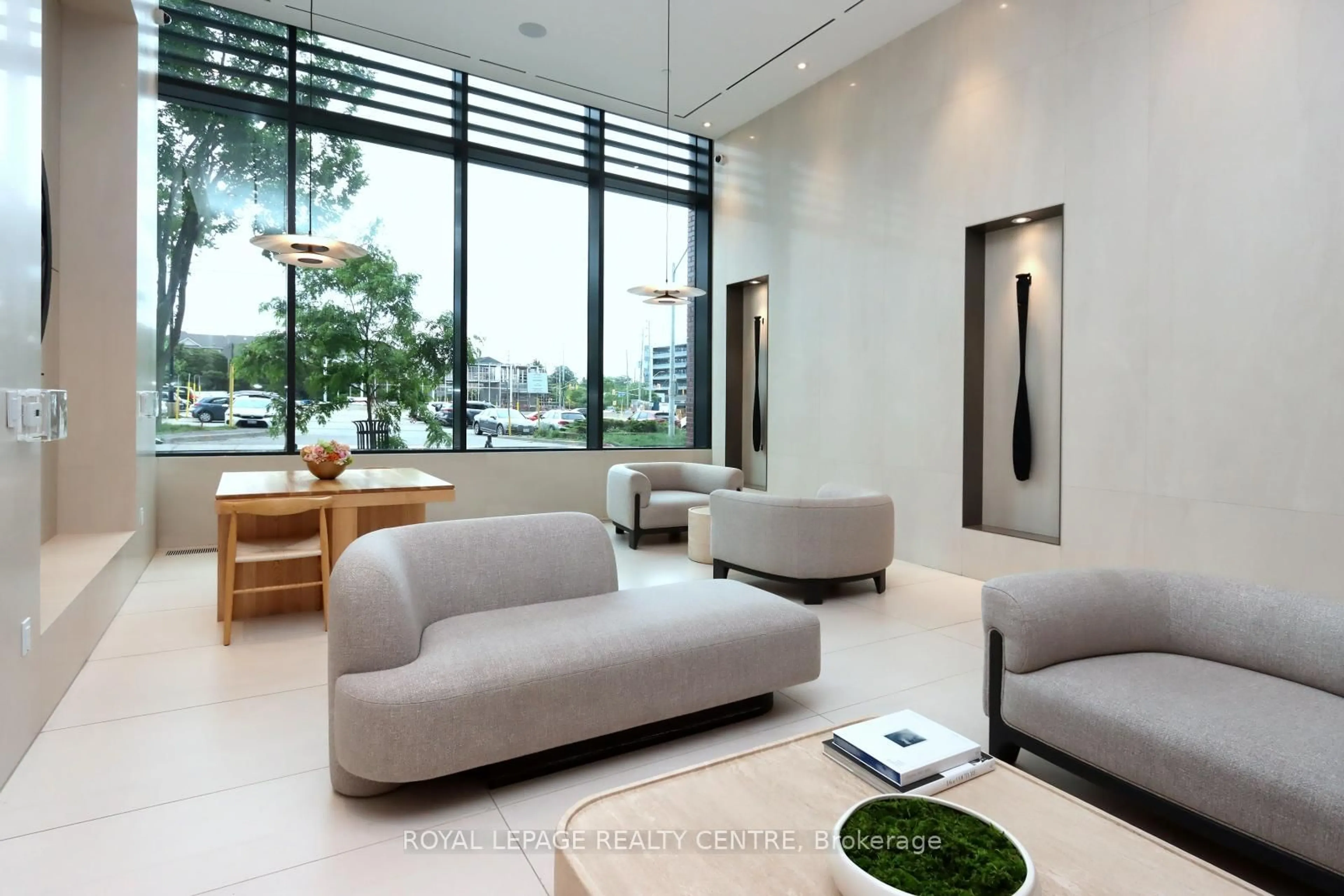 Lobby for 28 Ann St #1119, Mississauga Ontario L5G 0E1
