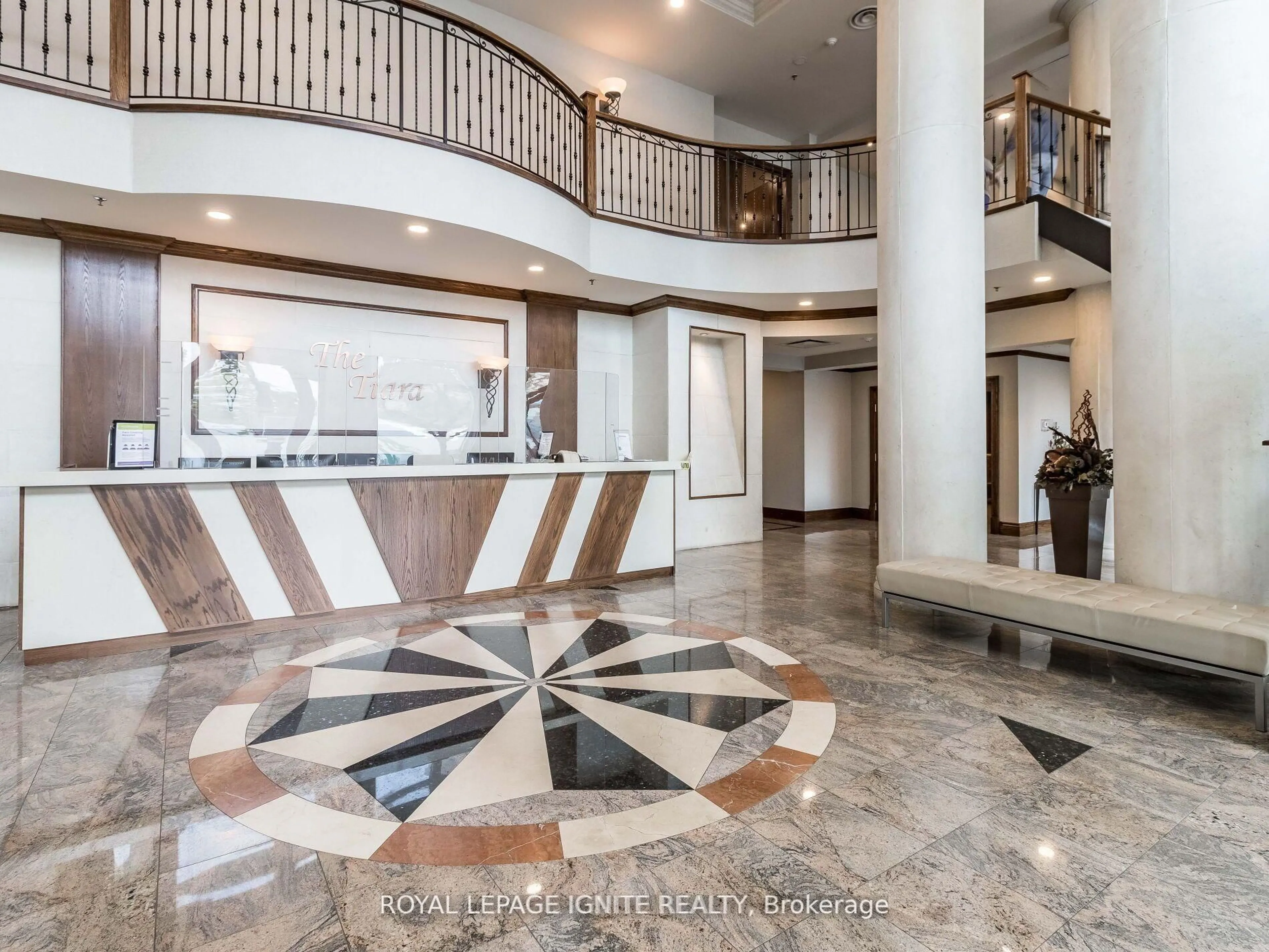 Indoor foyer for 156 Enfield Pl #1711, Mississauga Ontario L5B 4L8