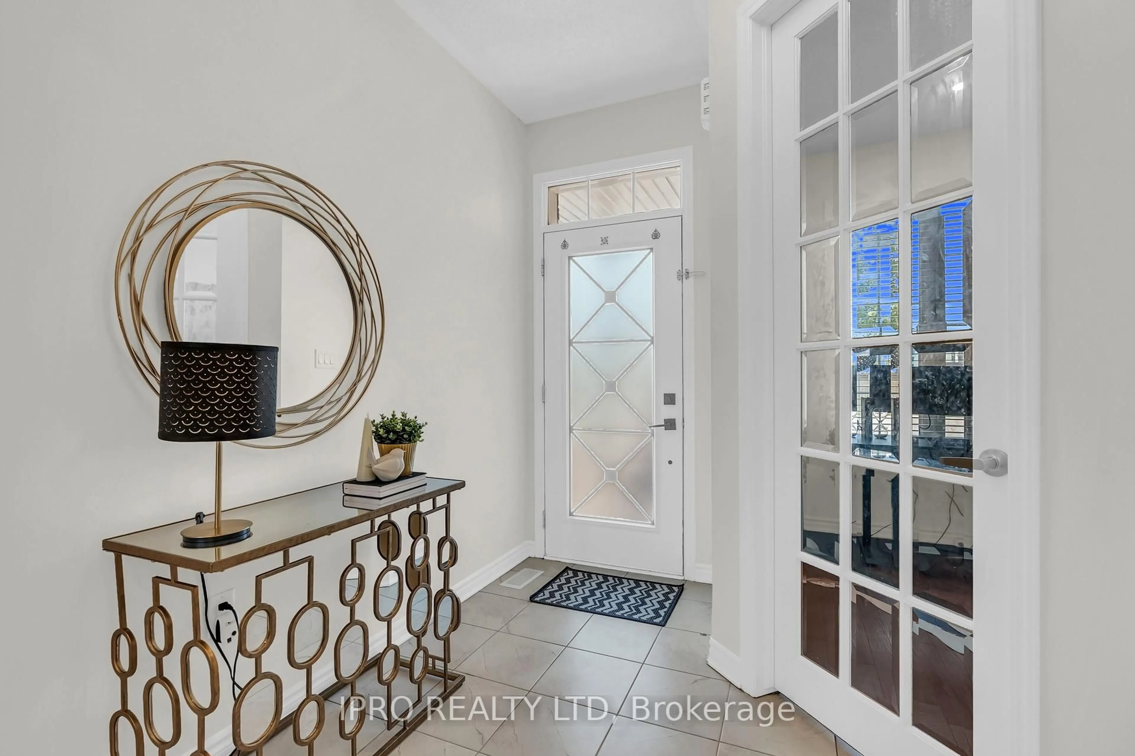 Indoor entryway for 1139 Farmstead Dr, Milton Ontario L9E 1K8