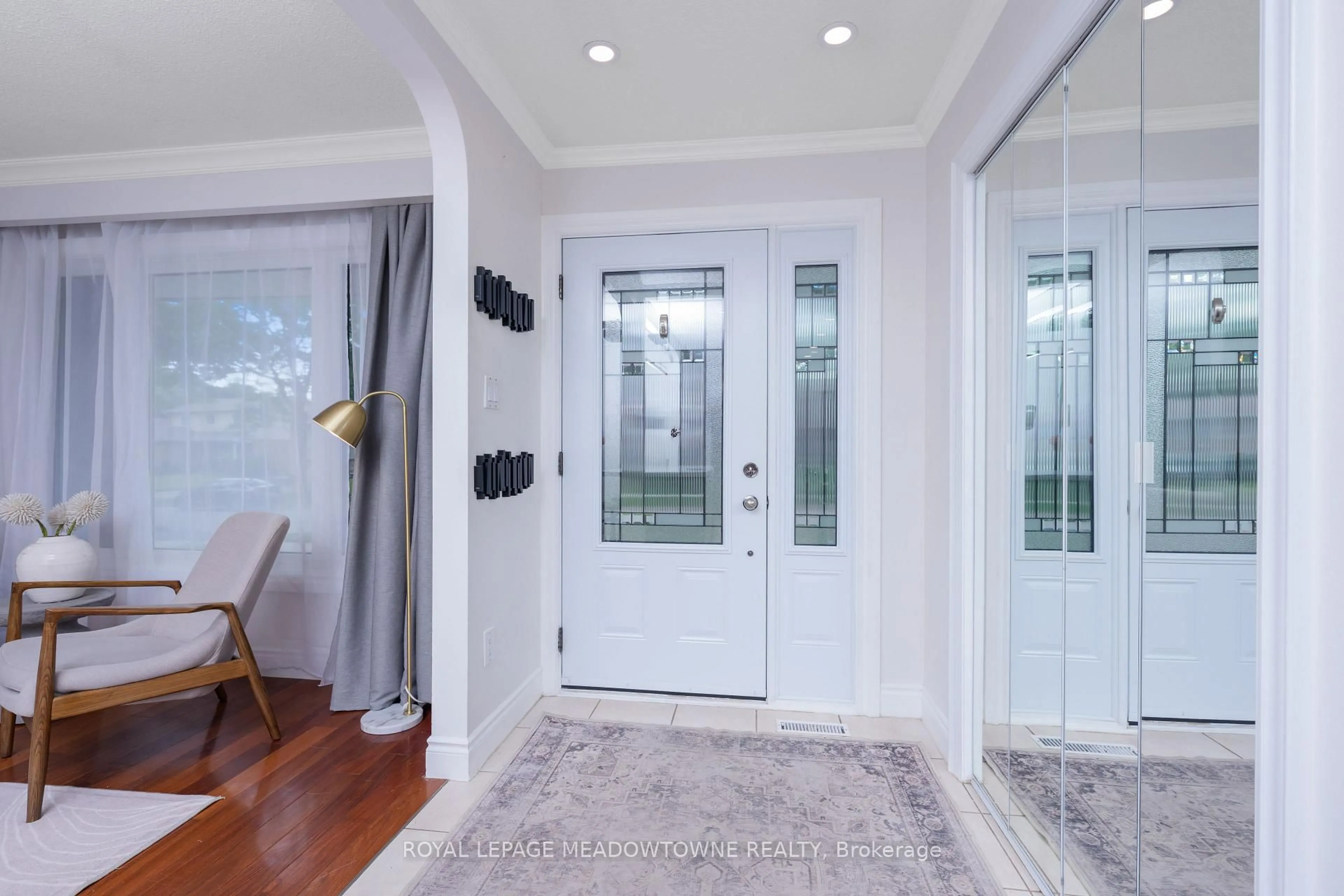 Indoor entryway for 2520 Brasilia Circ, Mississauga Ontario L5N 2G1