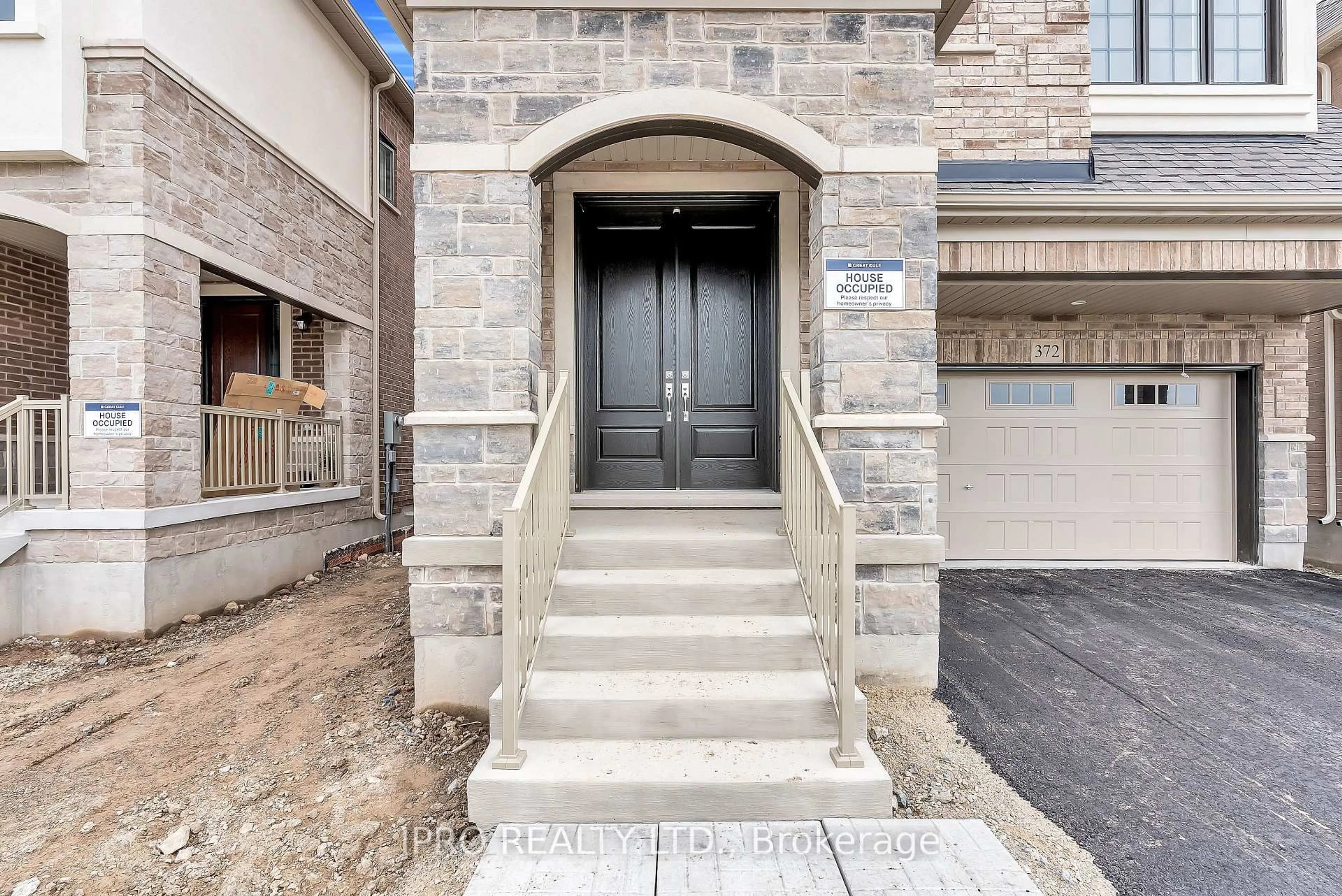 Indoor entryway for 372 Bergamot Ave, Milton Ontario L9E 1Y8