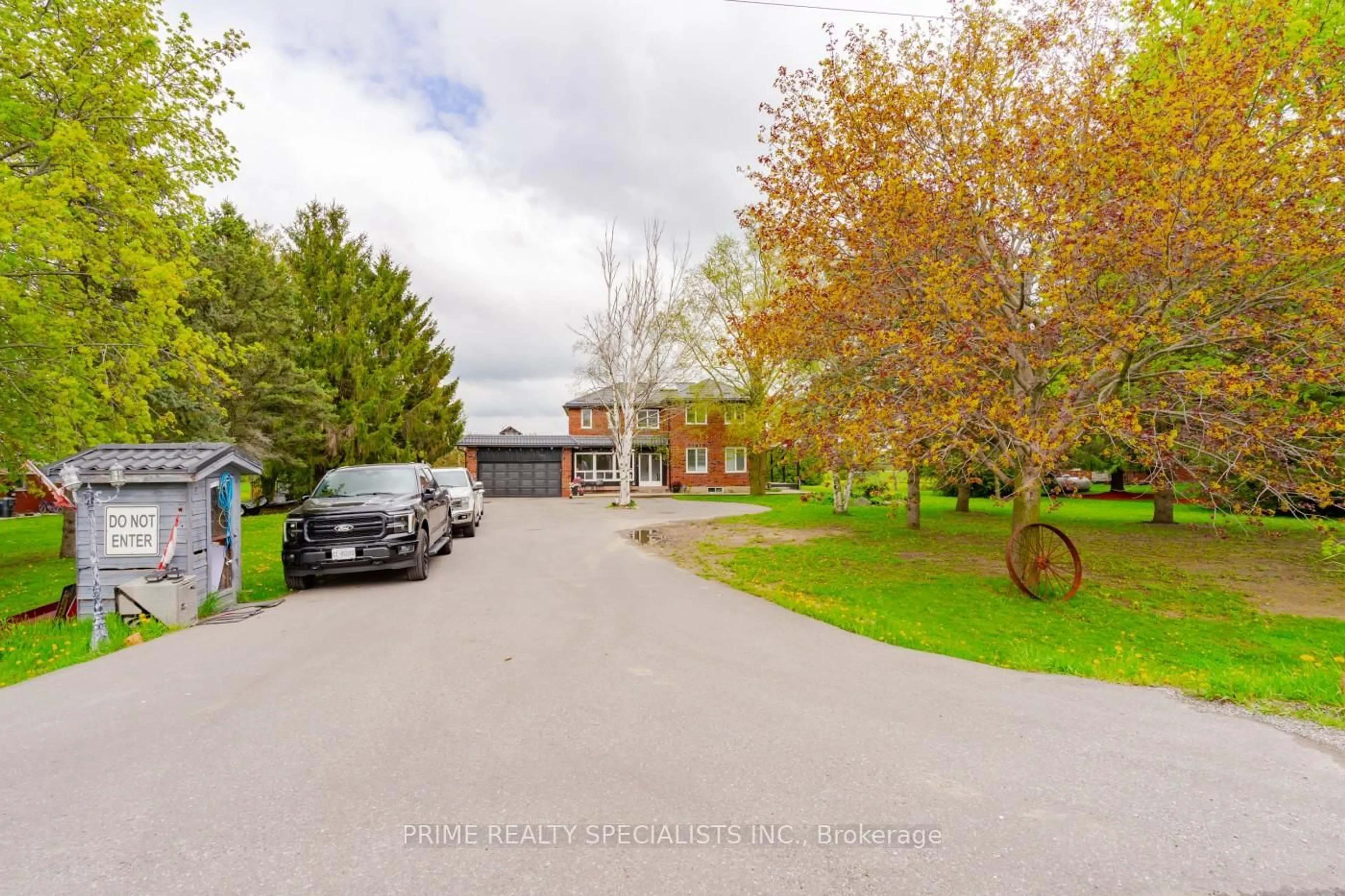 A pic from outside/outdoor area/front of a property/back of a property/a pic from drone, street for 17979 St Andrews Rd, Caledon Ontario L0N 1E0