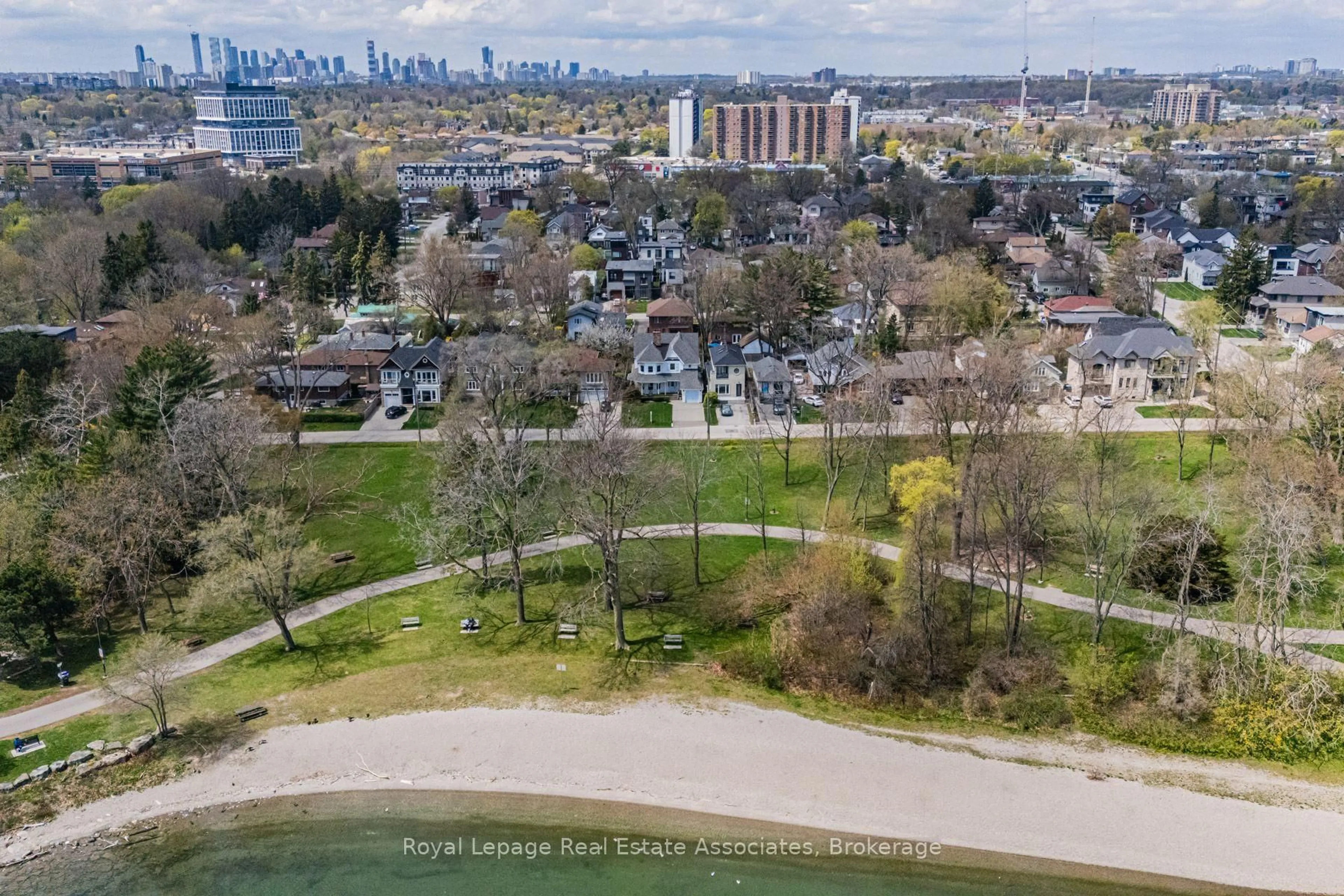 A pic from outside/outdoor area/front of a property/back of a property/a pic from drone, water/lake/river/ocean view for 599 Lakeside Ave, Mississauga Ontario L5G 1N7