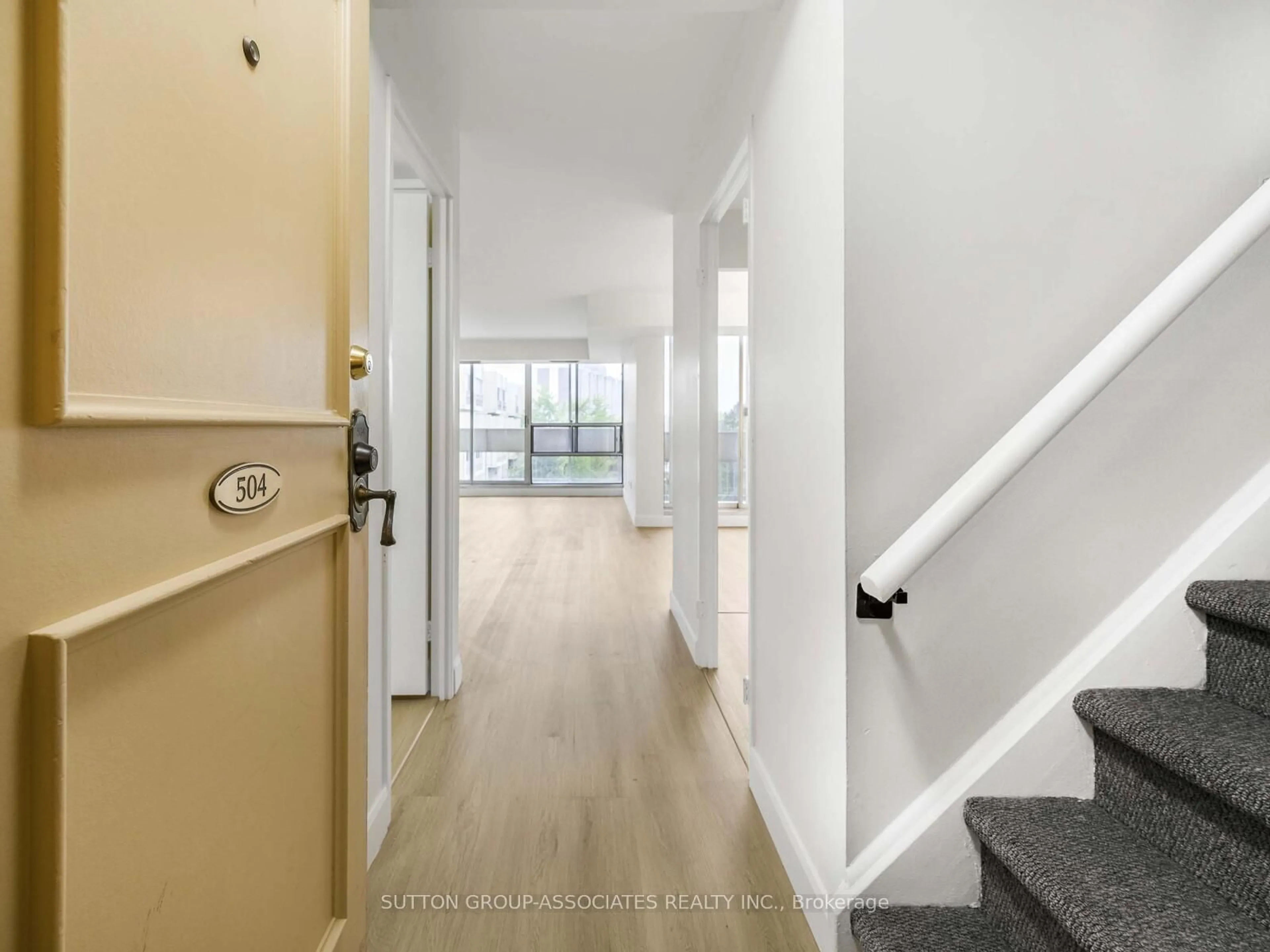 Indoor entryway for 1300 Marlborough Crt #504, Oakville Ontario L6H 2S2