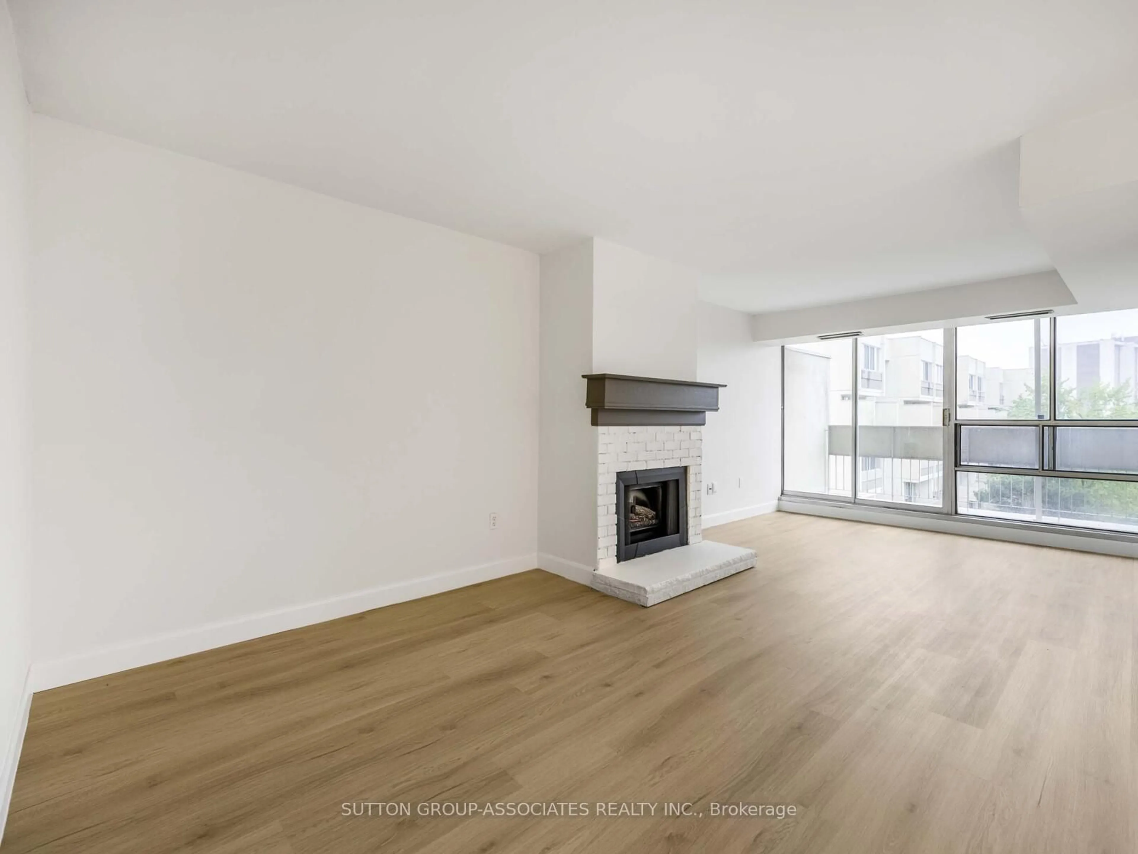 A pic of a room for 1300 Marlborough Crt #504, Oakville Ontario L6H 2S2