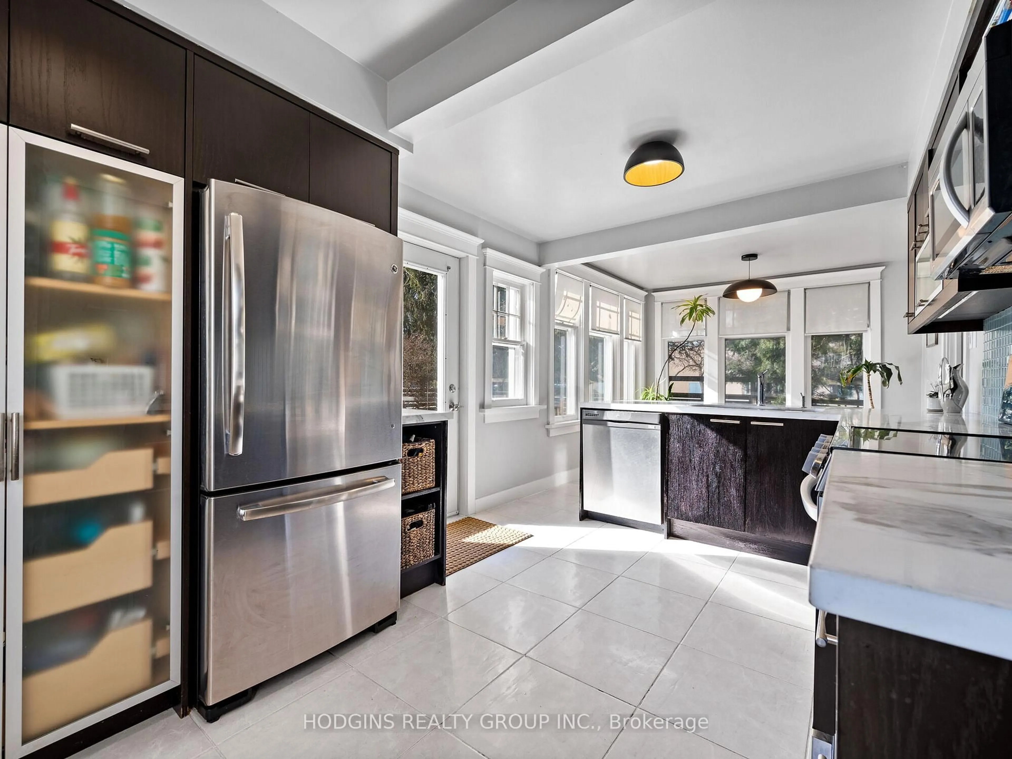 Contemporary kitchen, ceramic/tile floor for 26 Brant Ave, Mississauga Ontario L5G 3N8