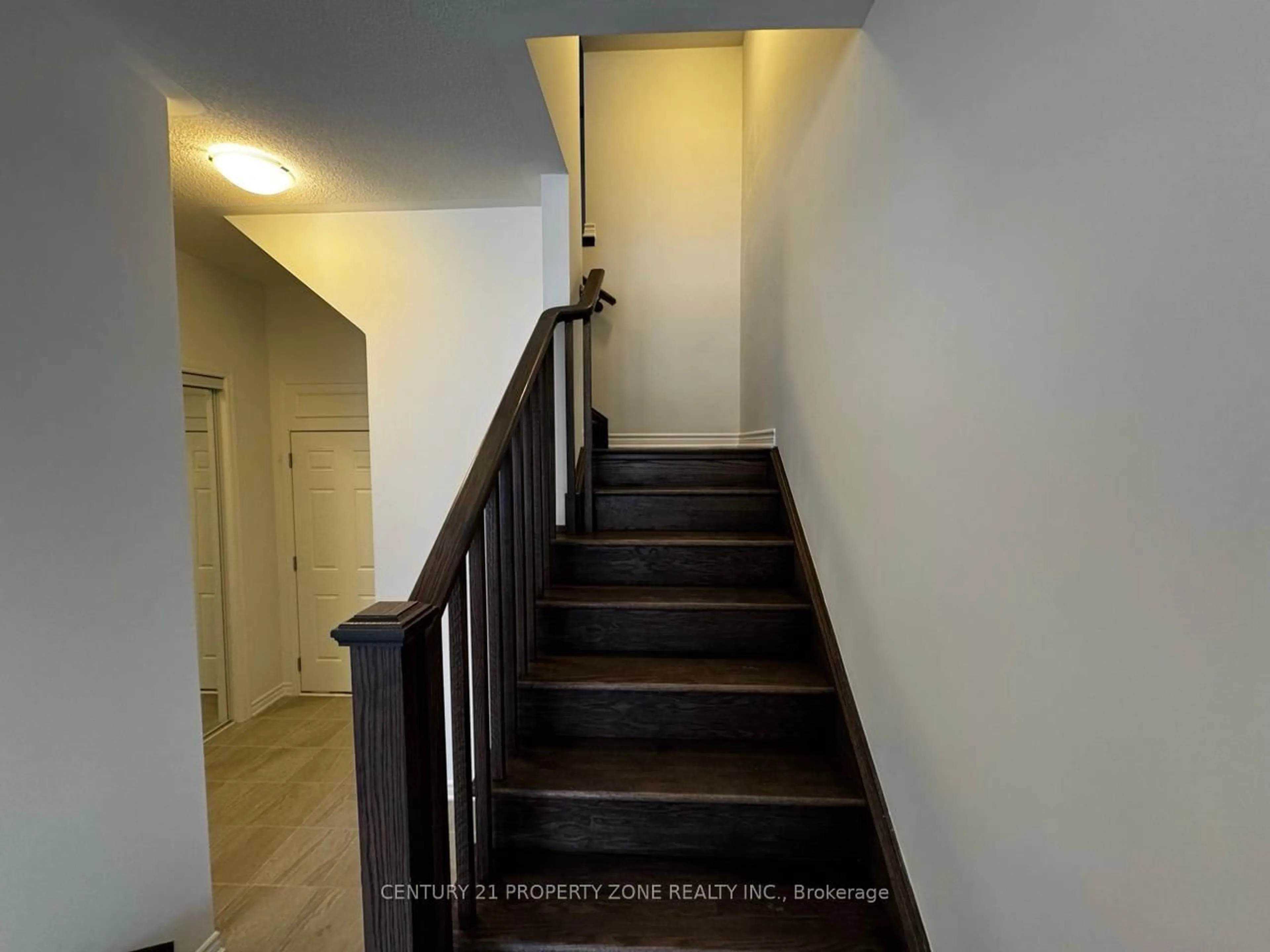 Stairs for 30 Bellasera Way, Caledon Ontario L7C 1Z9