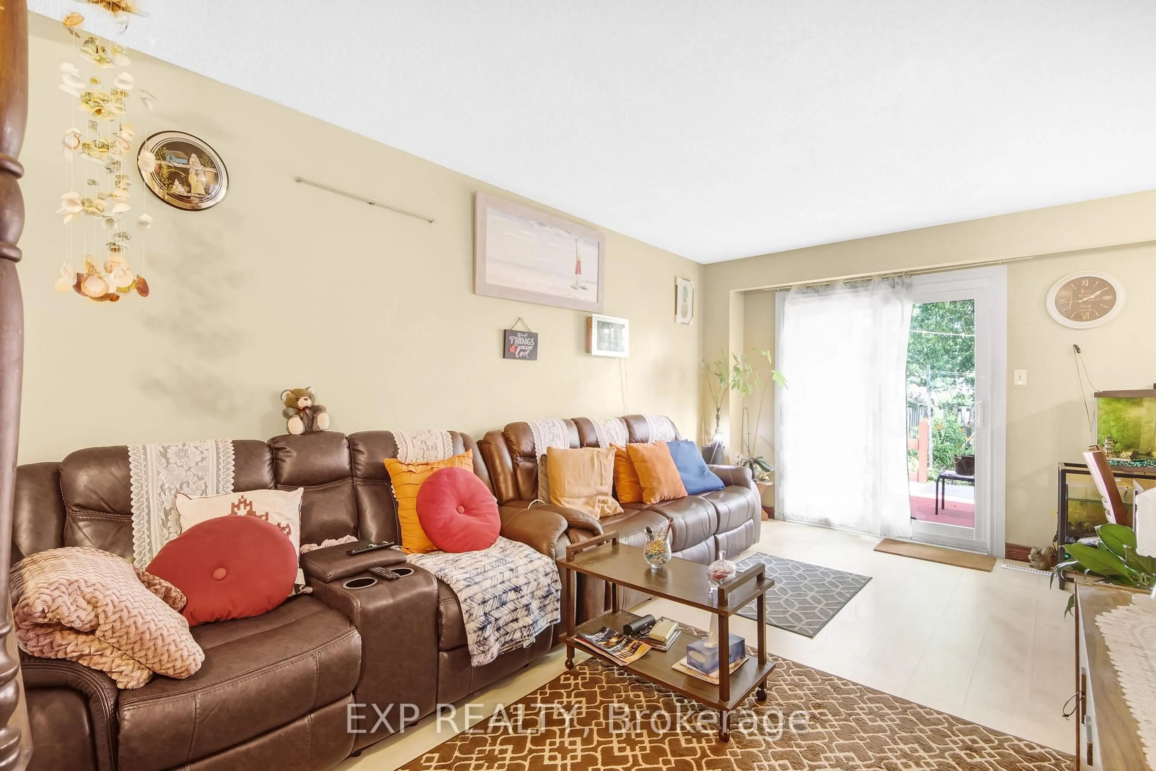 Living room with furniture, unknown for 89 Kingswood Dr, Brampton Ontario L6V 2X5