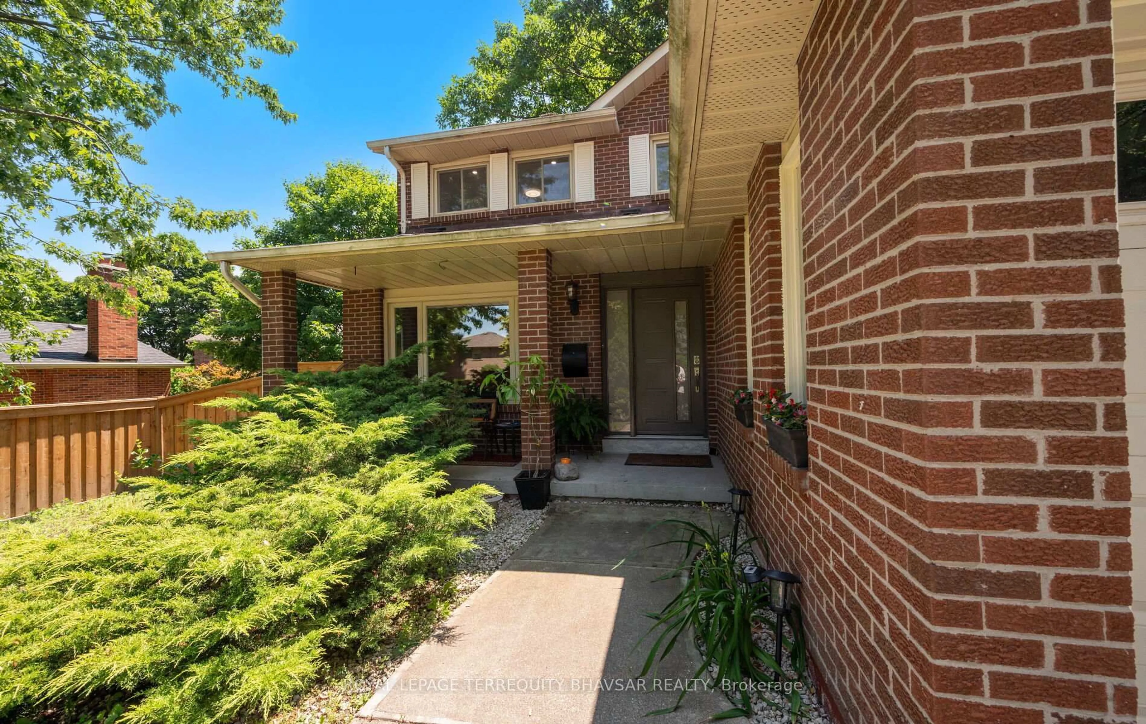 Home with brick exterior material, street for 1712 Fifeshire Crt, Mississauga Ontario L5L 3L6