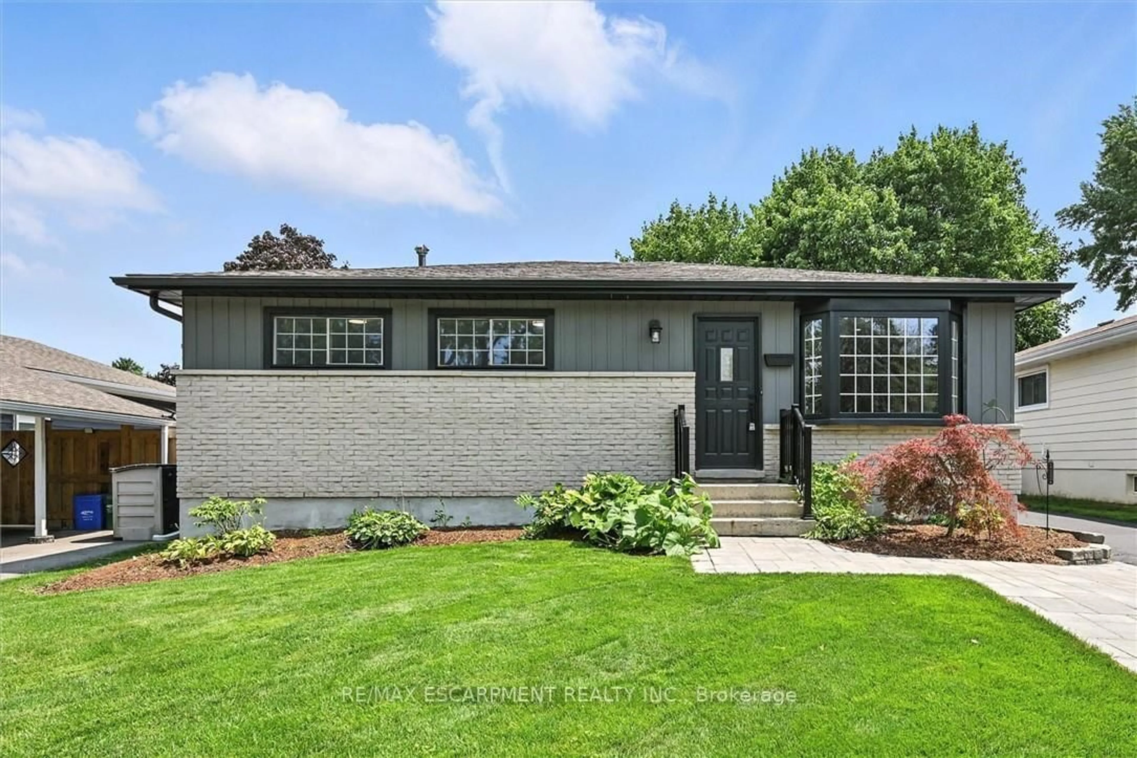 Home with brick exterior material, street for 2100 FALMOUTH Terr, Burlington Ontario L7P 1X9