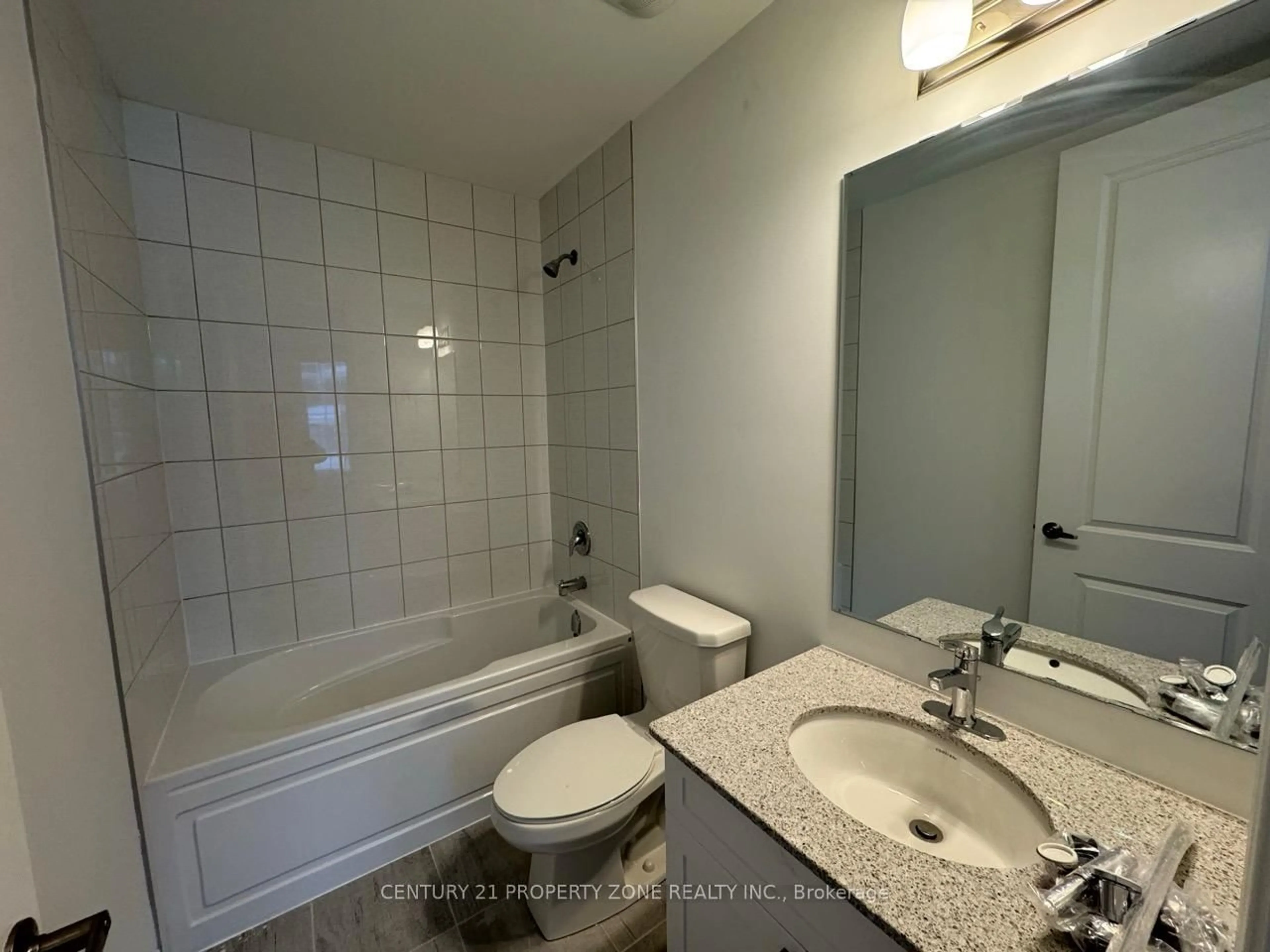 Standard bathroom, ceramic/tile floor for 32 Bellasera Way, Caledon Ontario L7C 1Z9