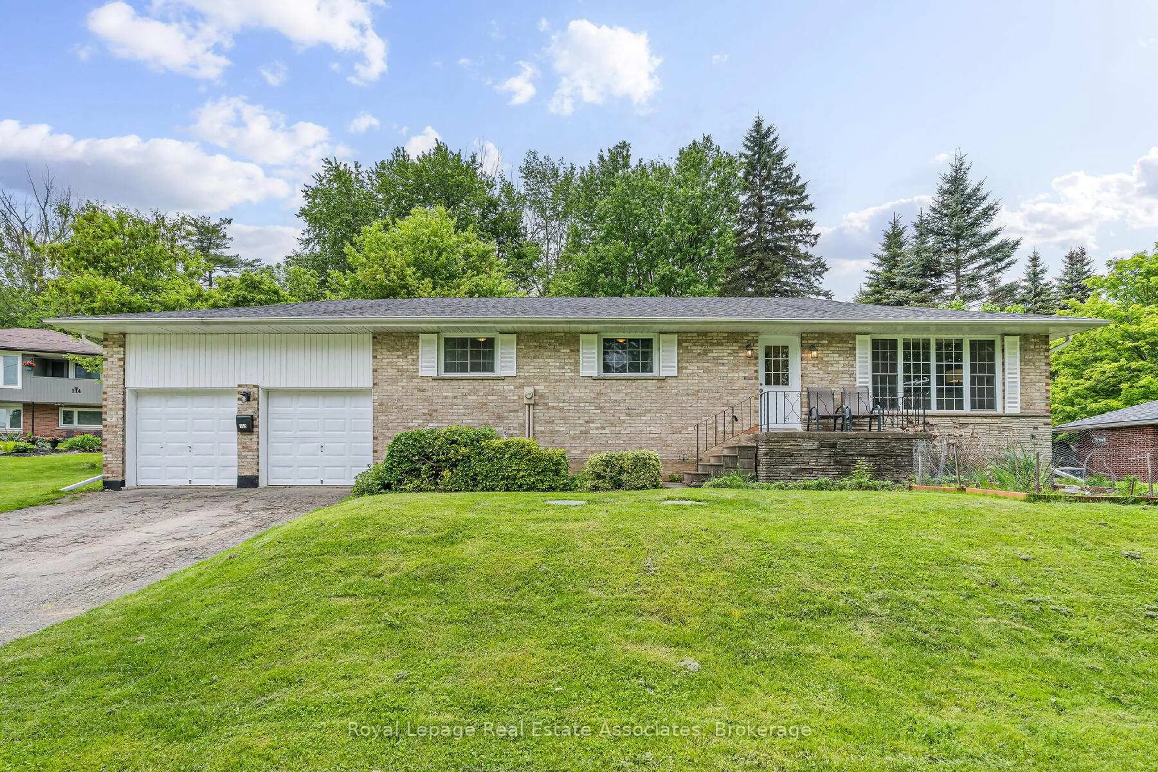 Unknown for 112 Park St, Halton Hills Ontario L7G 2V4