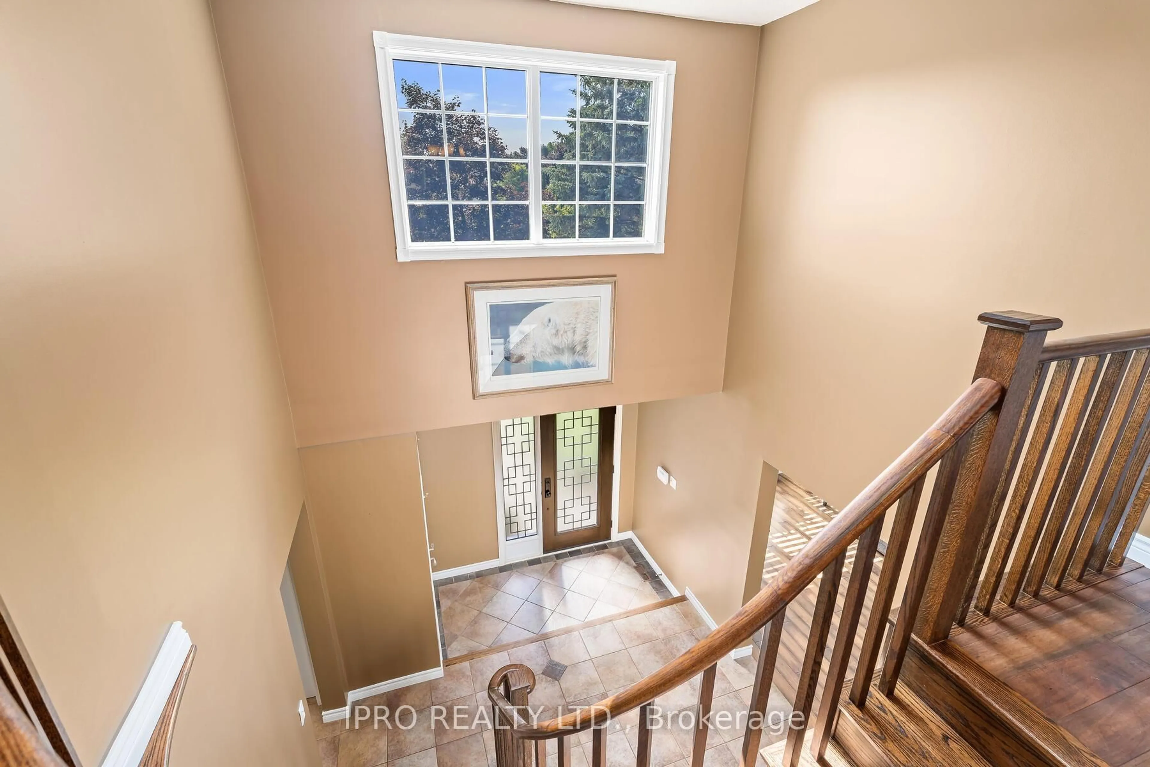 Indoor entryway for 8 Jason Cres, Halton Hills Ontario L7G 4Z4