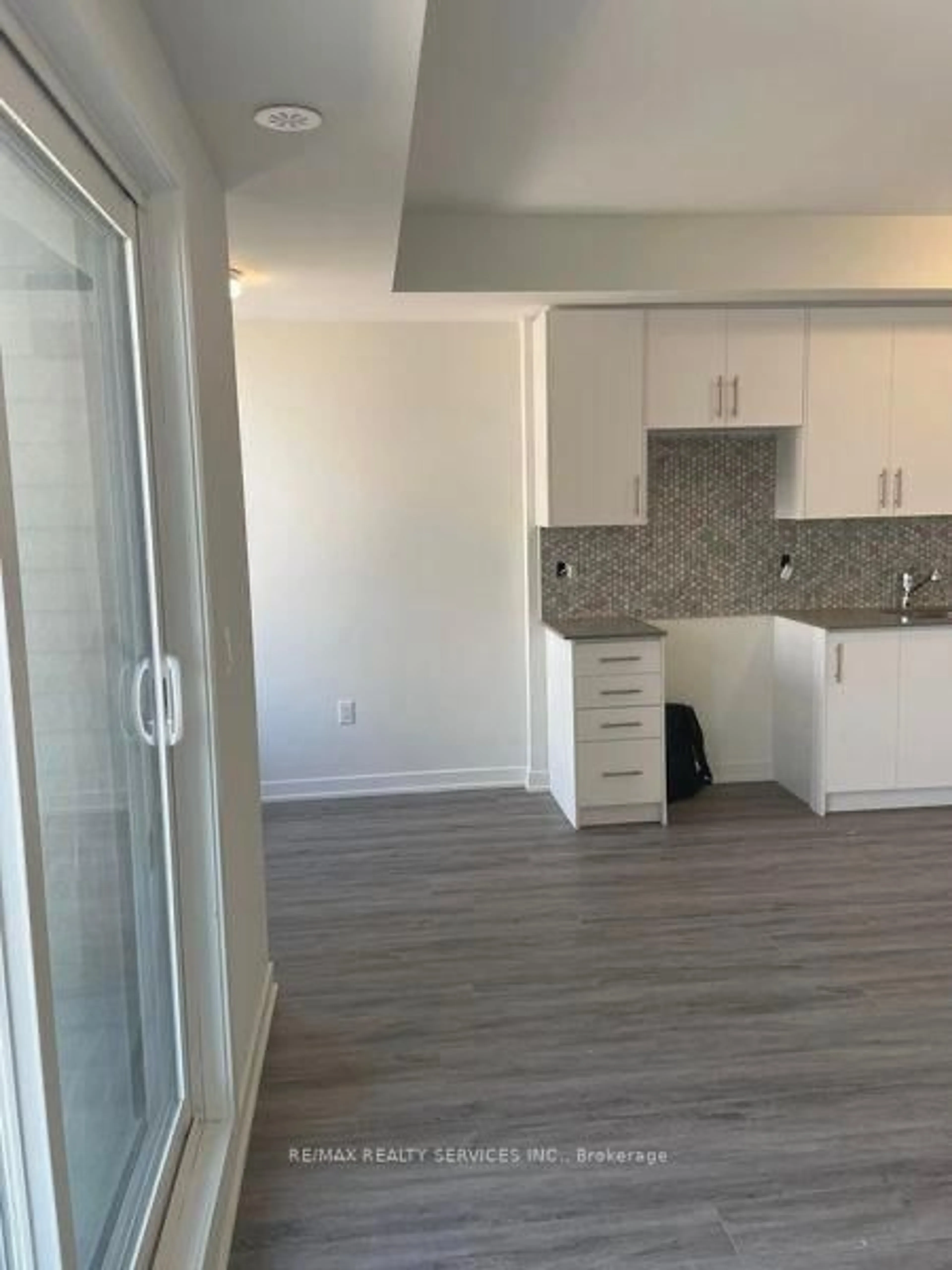 A pic of a room for 3409 Ridgeway Dr #24, Mississauga Ontario L5L 0B9