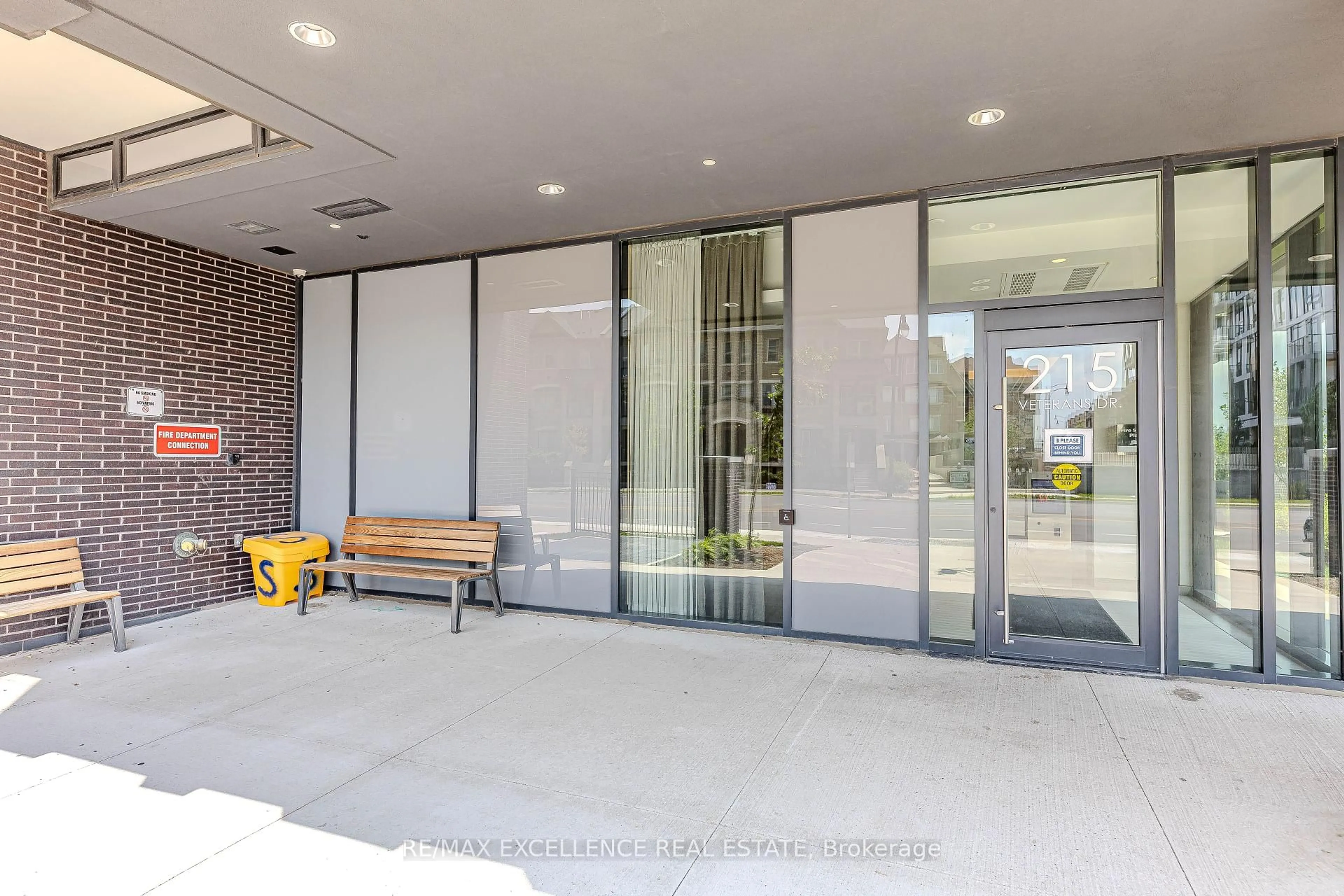Indoor foyer for 215 Veterans Dr #1008S, Brampton Ontario L7A 4S6
