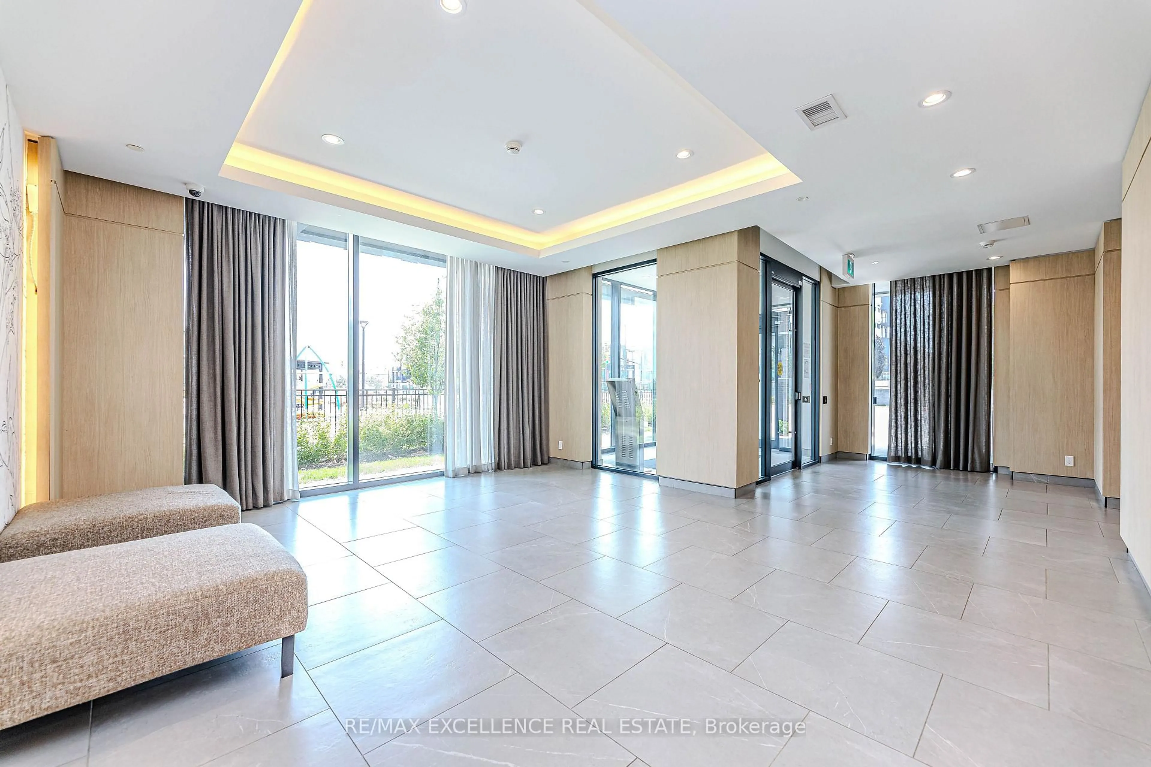 Indoor foyer for 215 Veterans Dr #1008S, Brampton Ontario L7A 4S6