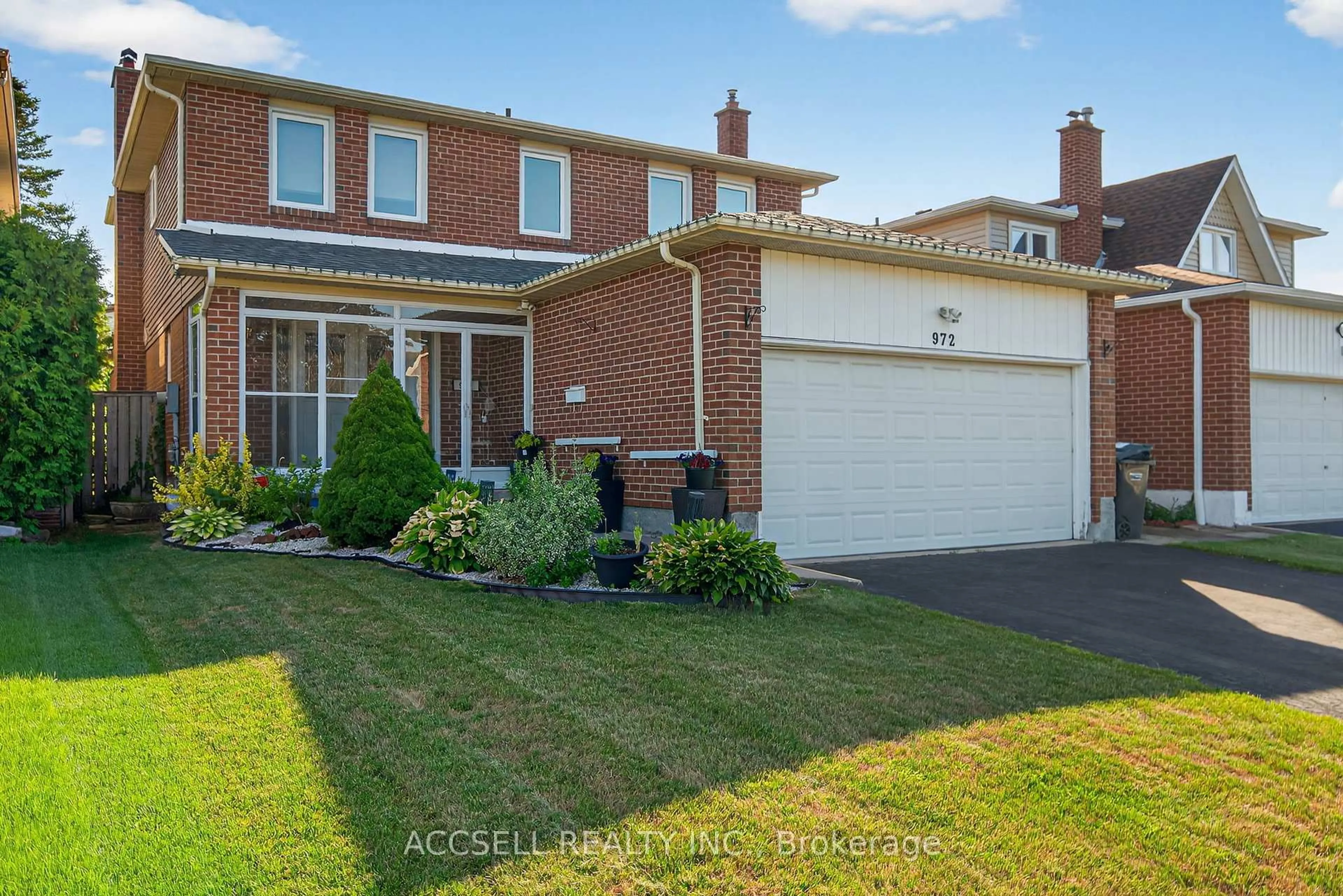 Home with brick exterior material, street for 972 Queensbridge Dr, Mississauga Ontario L5C 3N1