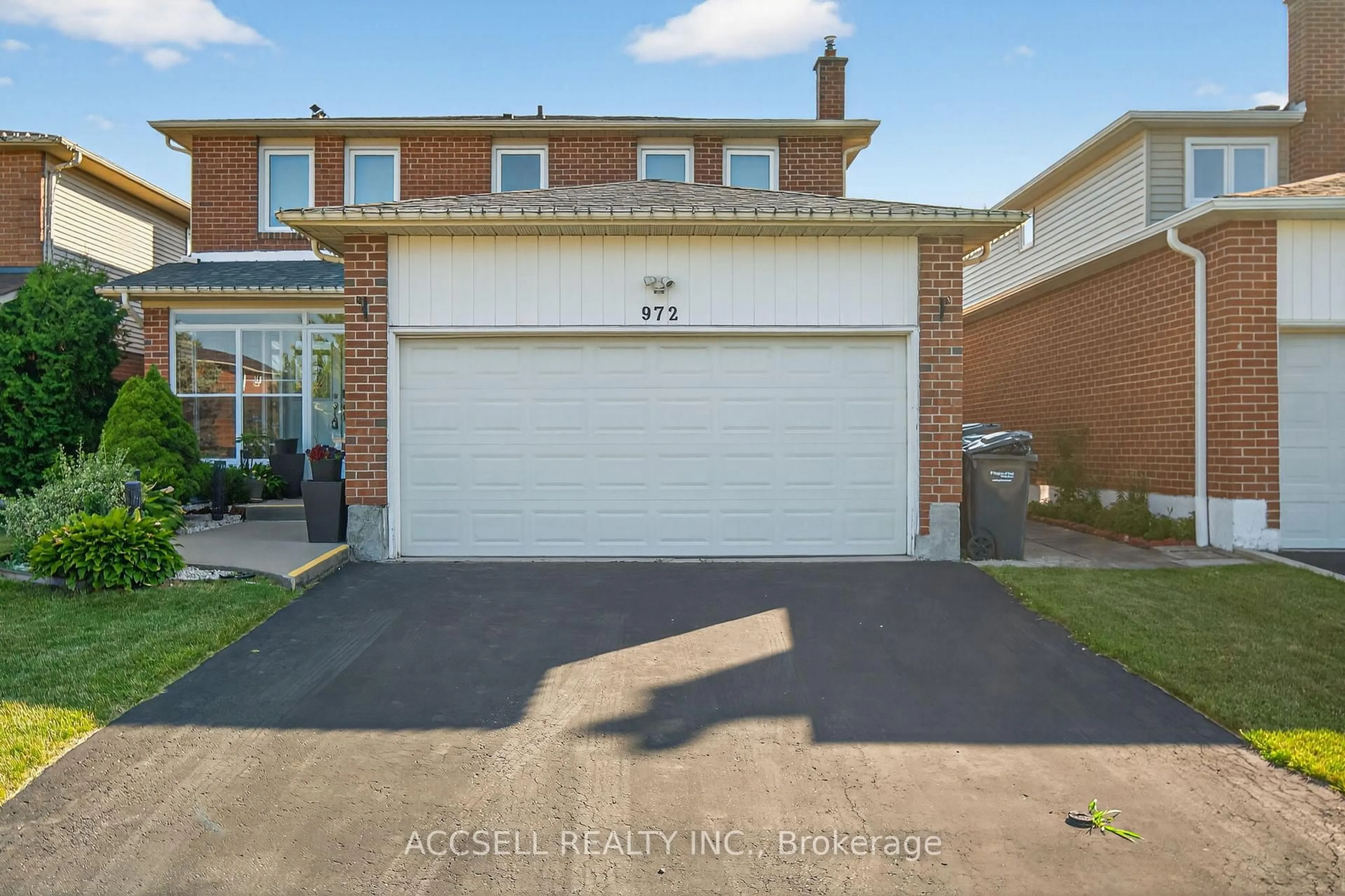 Unknown for 972 Queensbridge Dr, Mississauga Ontario L5C 3N1