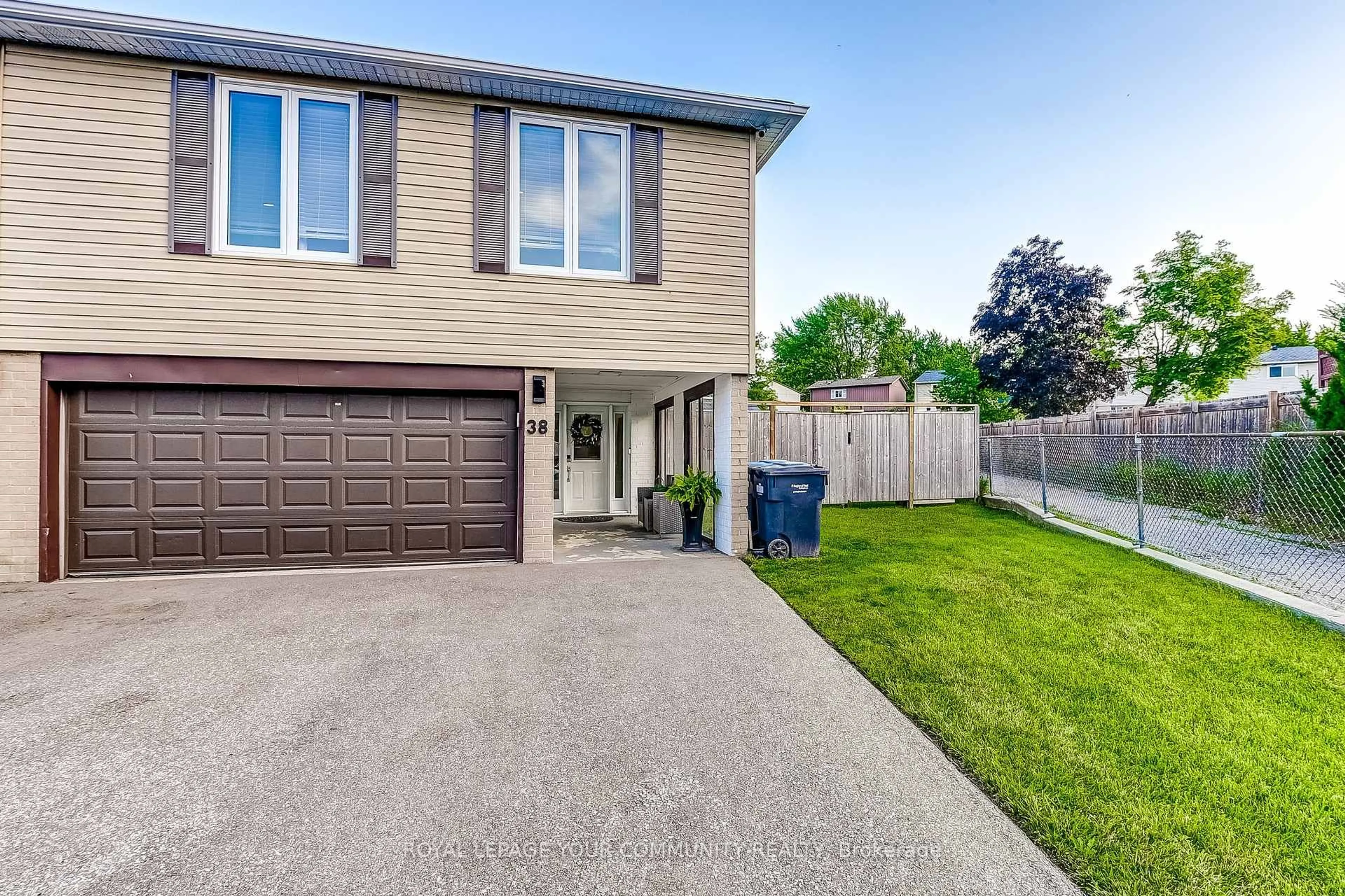 Unknown for 38 Gainsborough Rd, Brampton Ontario L6S 1X1