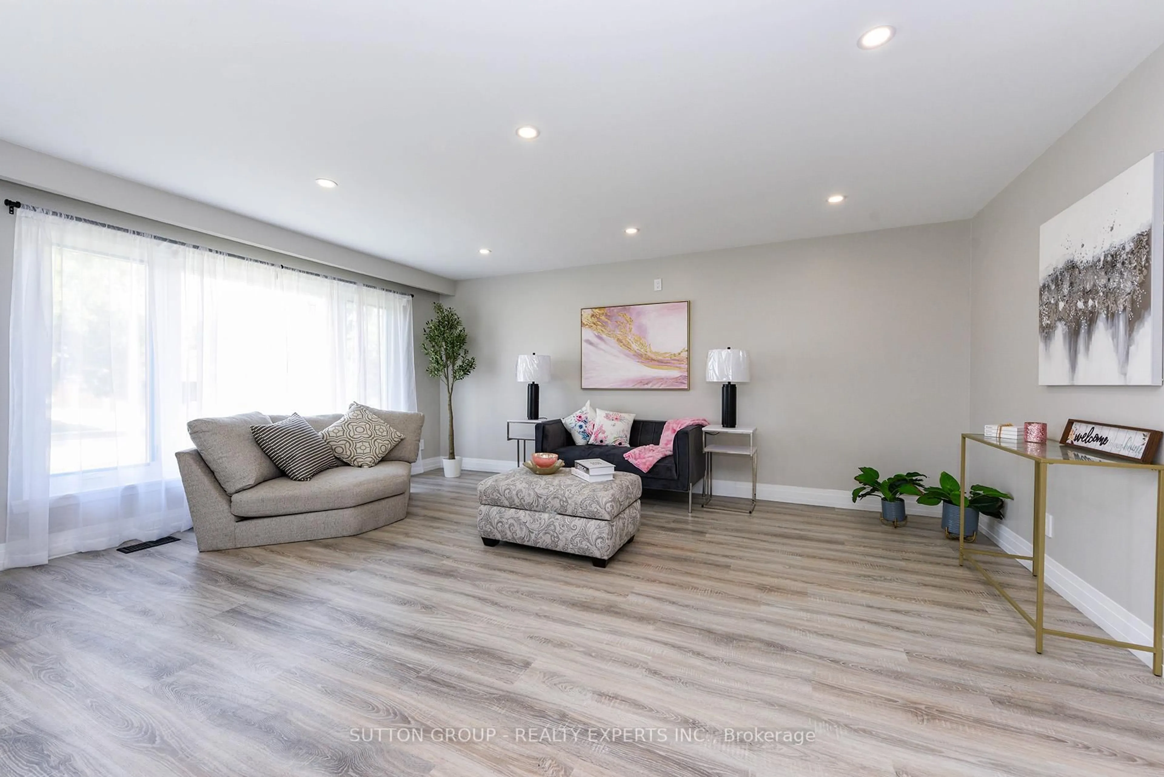 Living room with furniture, wood/laminate floor for 39 Dorward Dr, Toronto Ontario M9V 2J4