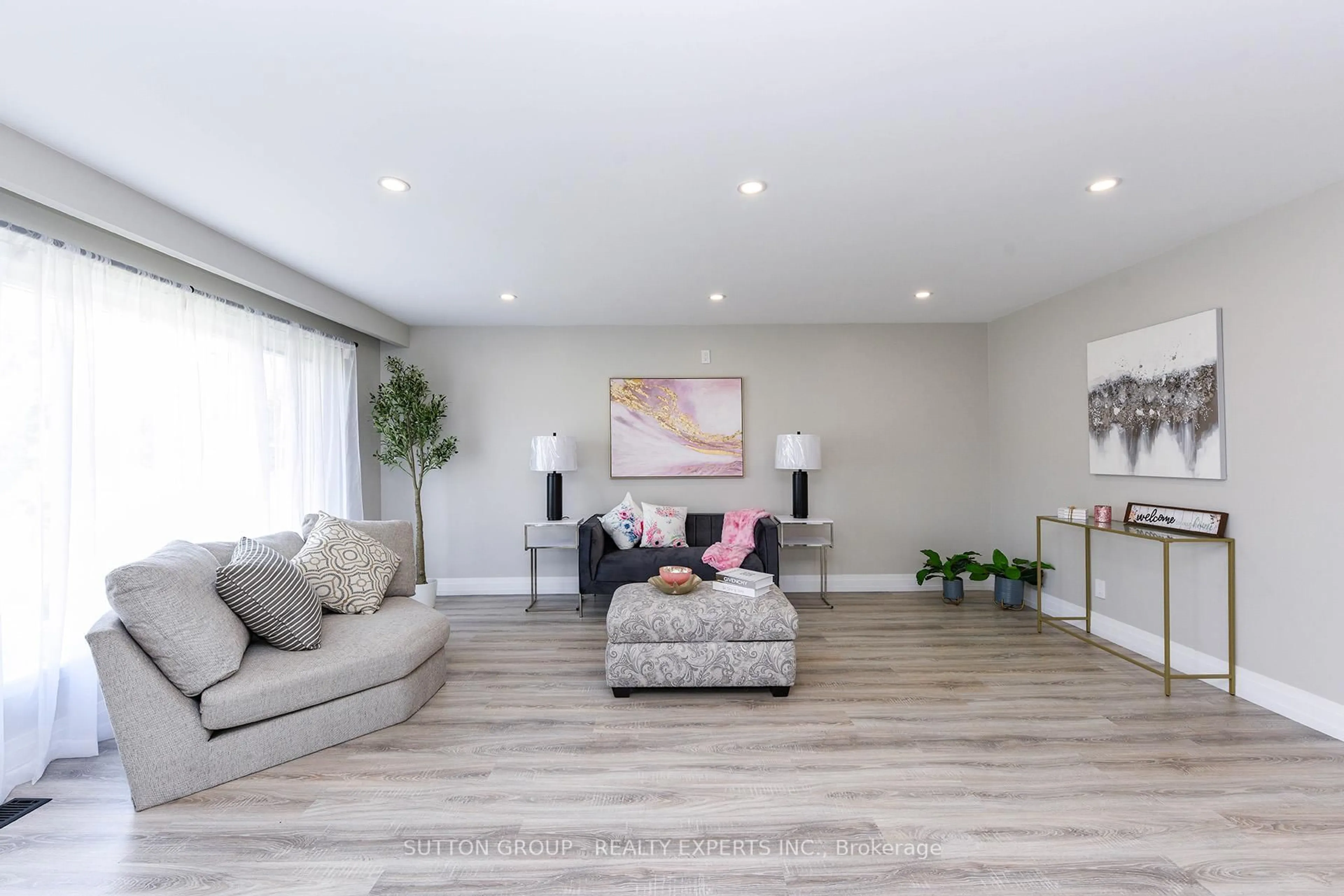 Living room with furniture, wood/laminate floor for 39 Dorward Dr, Toronto Ontario M9V 2J4