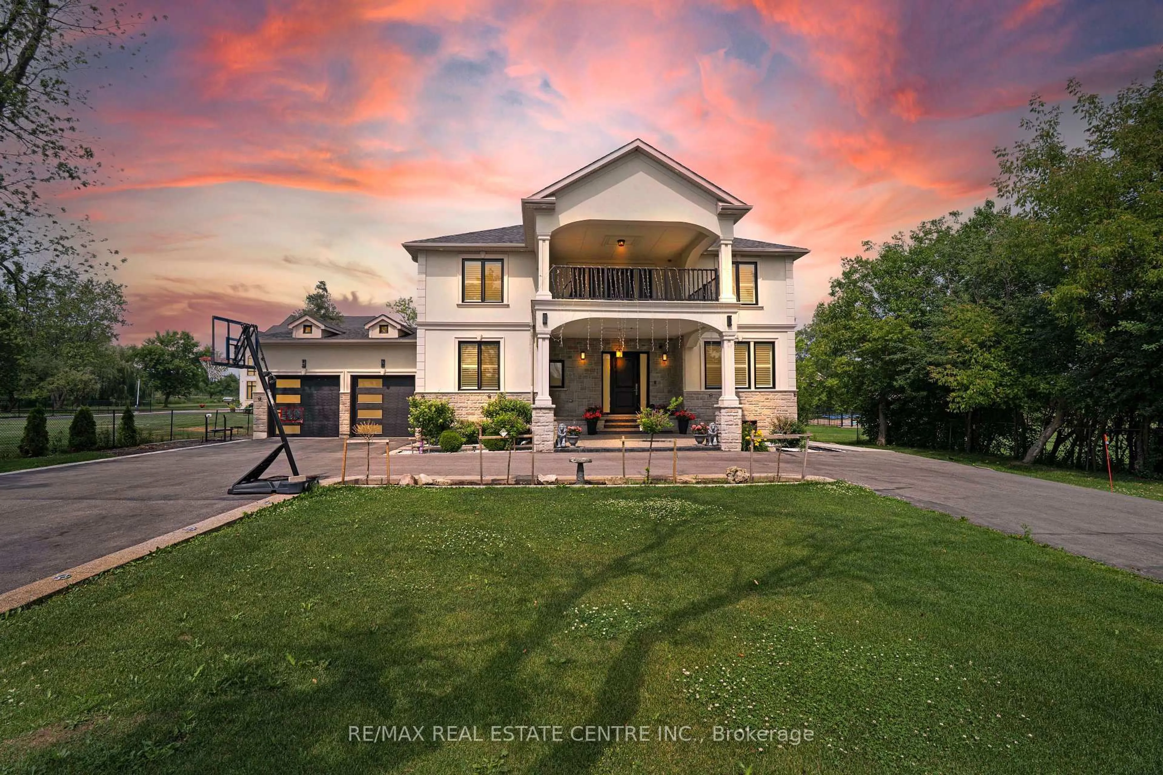 A pic from outside/outdoor area/front of a property/back of a property/a pic from drone, mountain view for 9051 8th Line, Halton Hills Ontario L7G 4S5