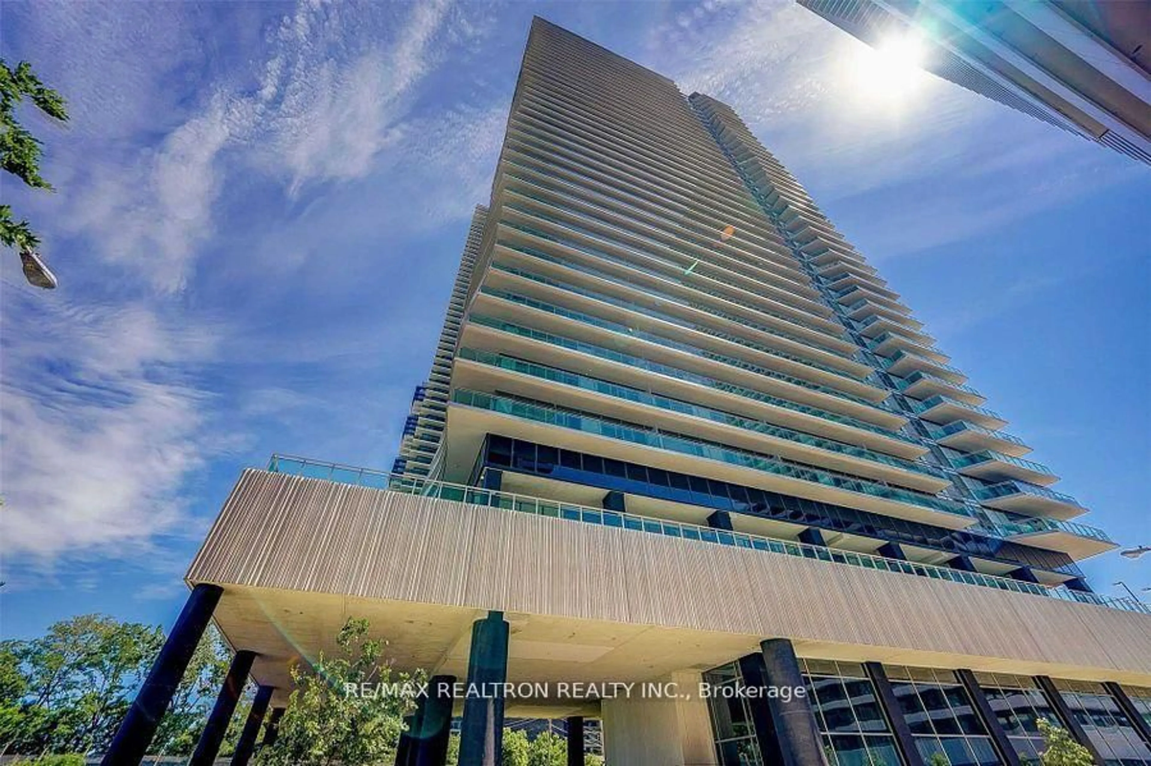 Indoor foyer for 33 Shore Breeze Dr #2501, Toronto Ontario M8V 0G1