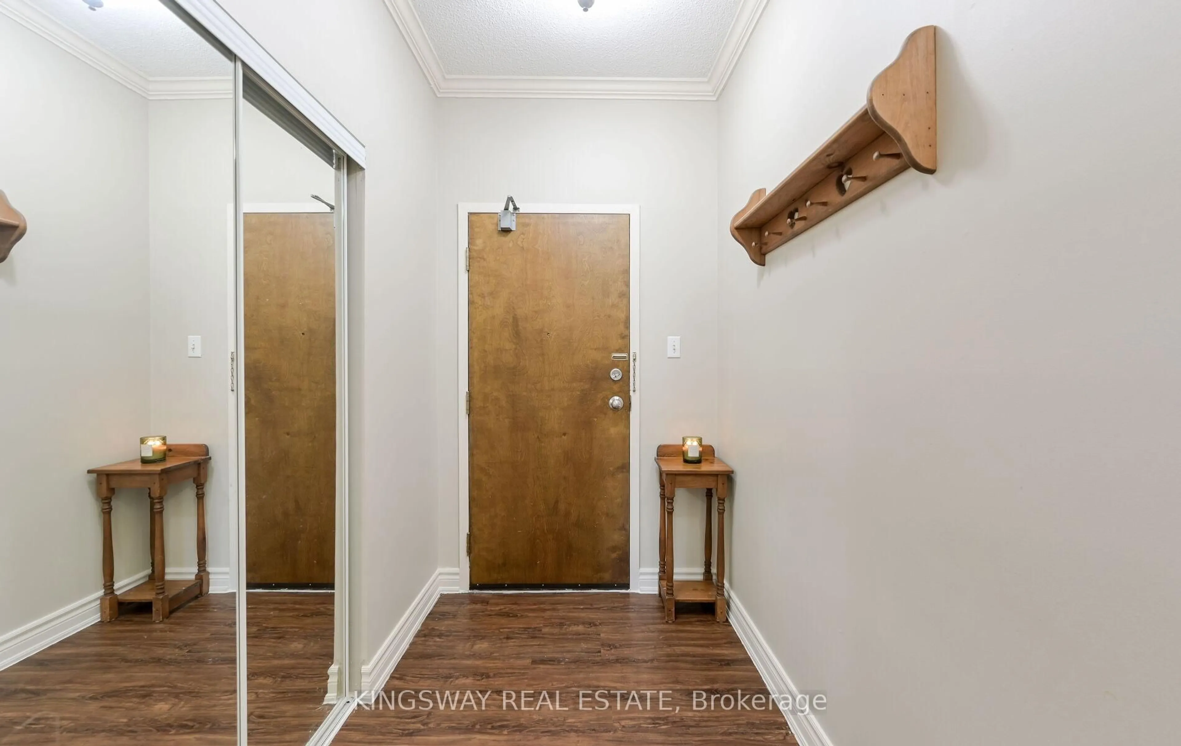 Indoor entryway for 16 Fourth St #11, Orangeville Ontario L9W 4N7