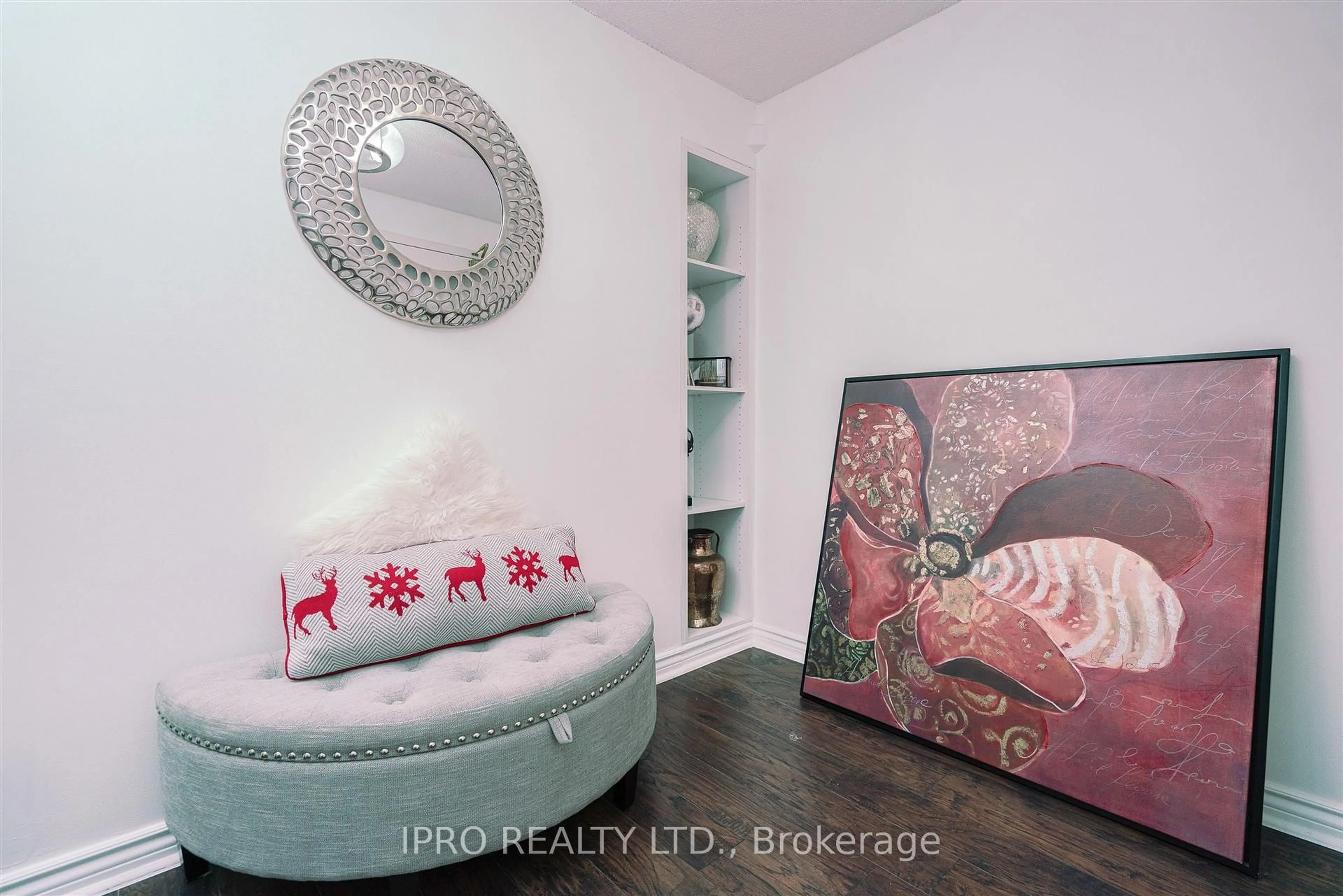 Indoor entryway for 145 Hillcrest Ave #1907, Mississauga Ontario L5B 3Z1