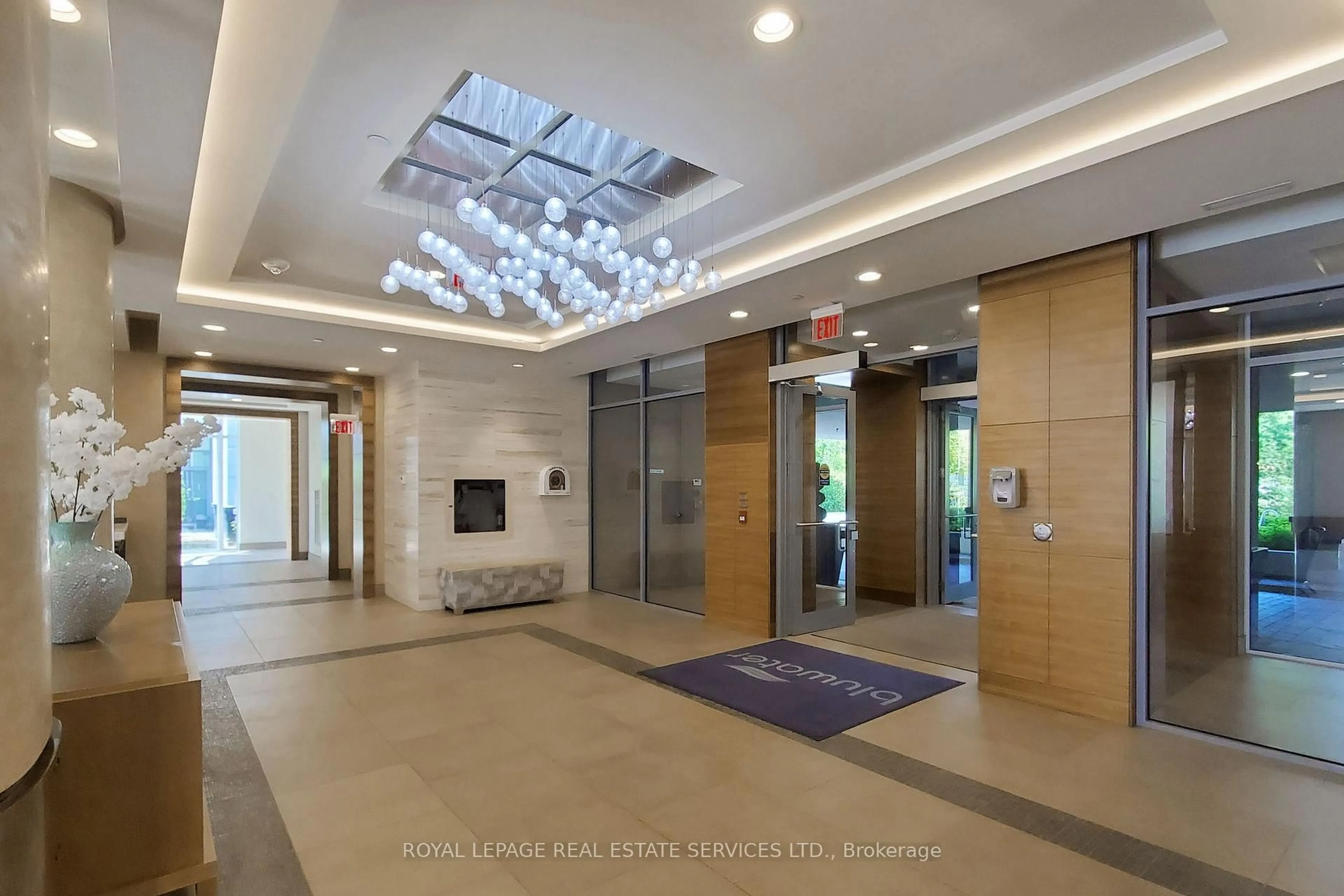 Indoor foyer for 3500 Lakeshore Rd #417, Oakville Ontario L6L 4Z3