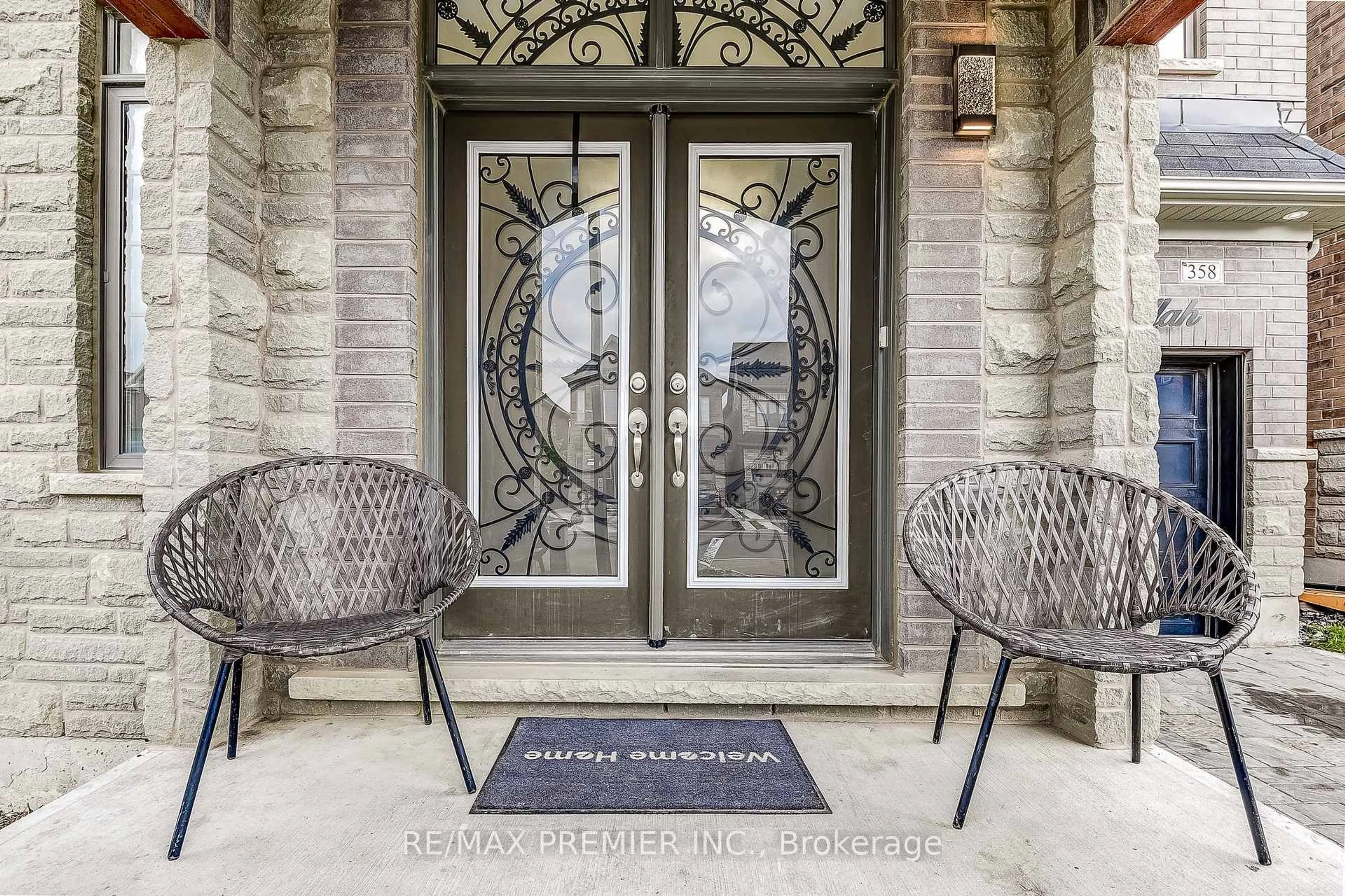 Indoor entryway for 358 Clockwork Dr, Brampton Ontario L7A 5C5