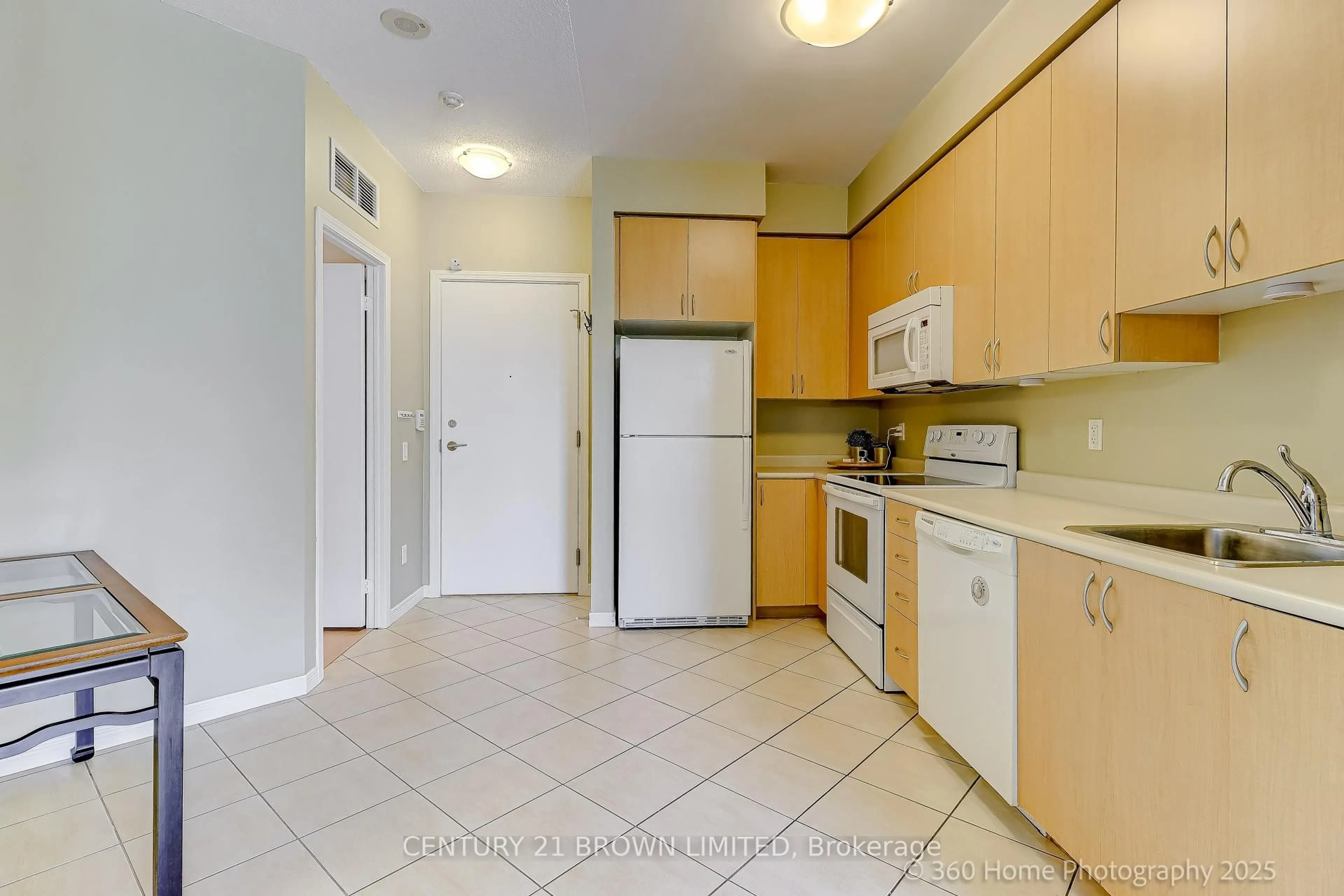 Standard kitchen, unknown for 60 Heintzman St #112, Toronto Ontario M6P 5A1