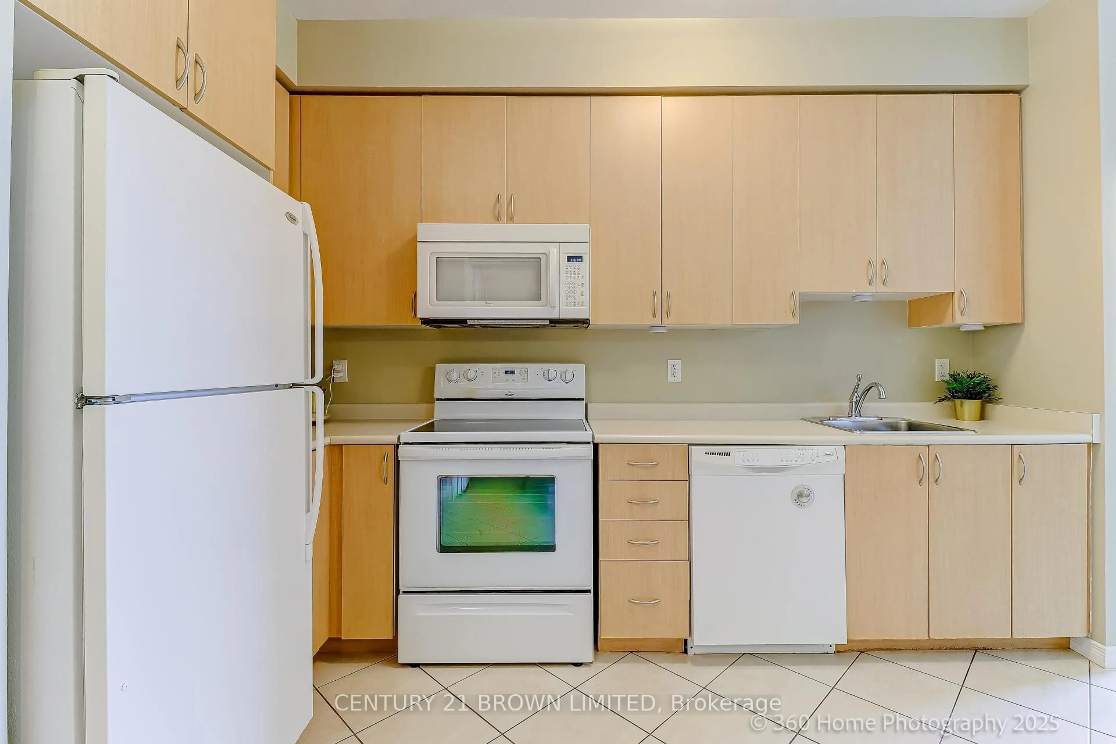 Standard kitchen, unknown for 60 Heintzman St #112, Toronto Ontario M6P 5A1