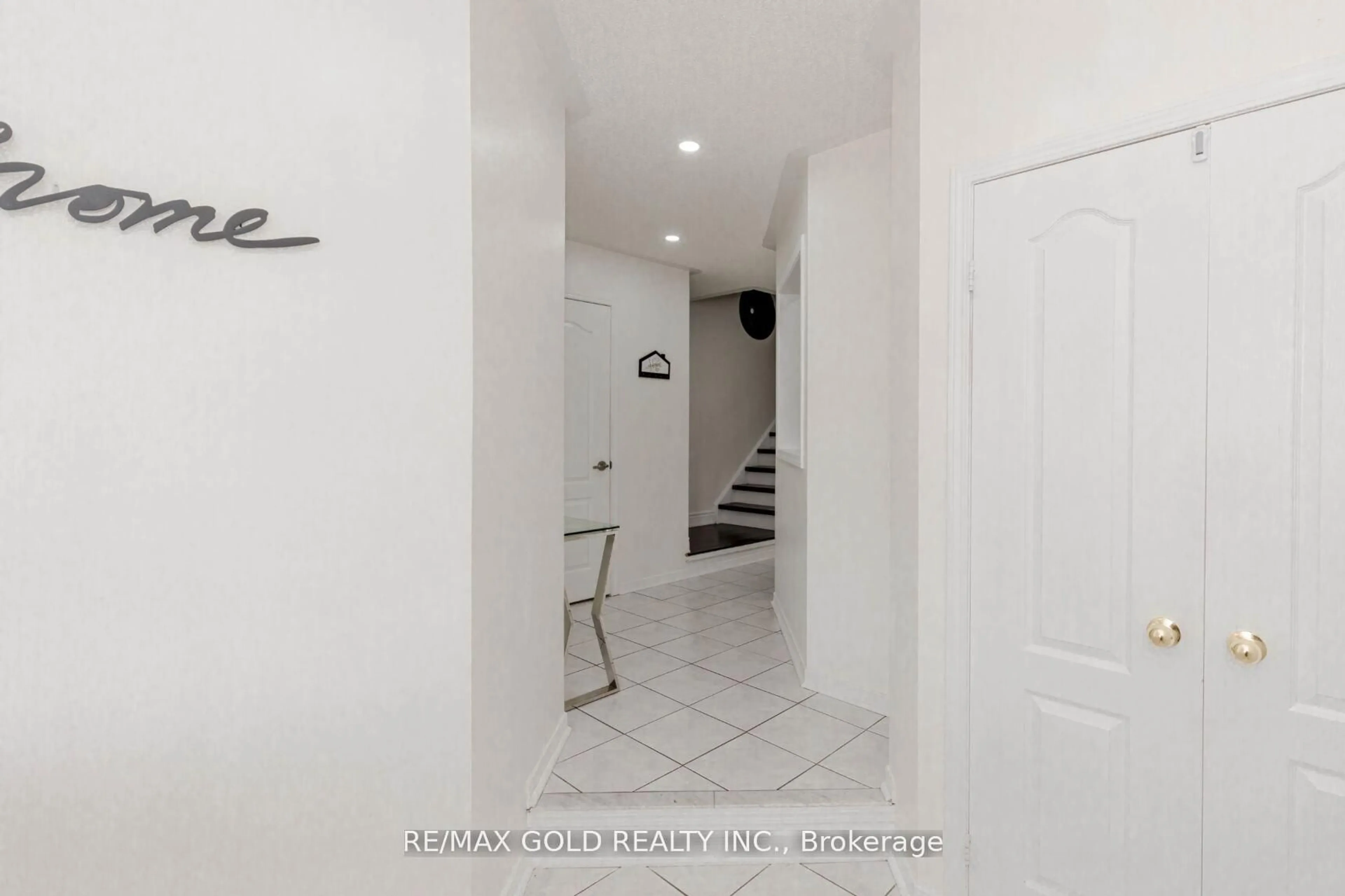 Indoor entryway for 37 Native Landing, Brampton Ontario L6X 5B1