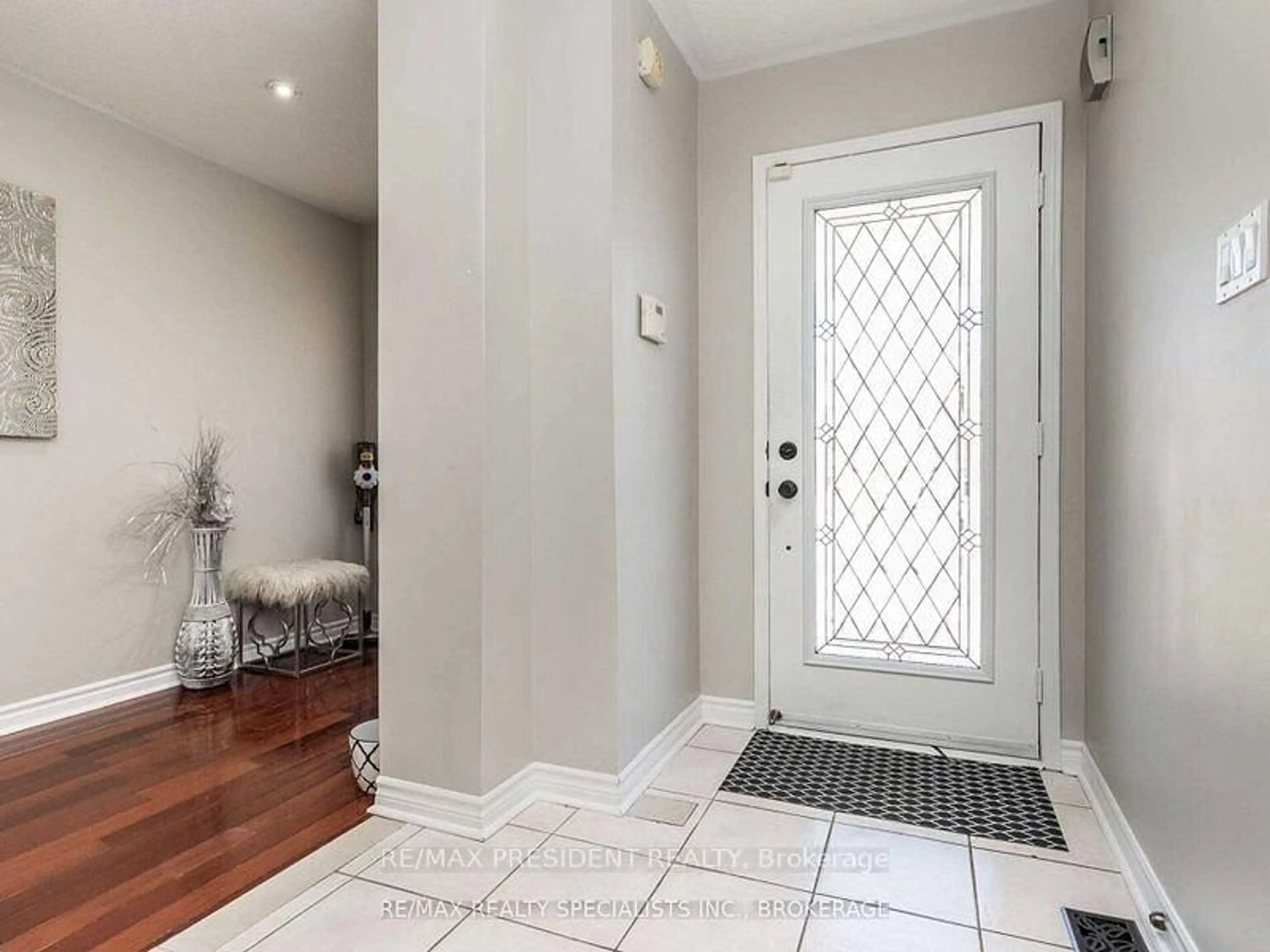 Indoor entryway for 52 Four Seasons Circ, Brampton Ontario L7A 2A7