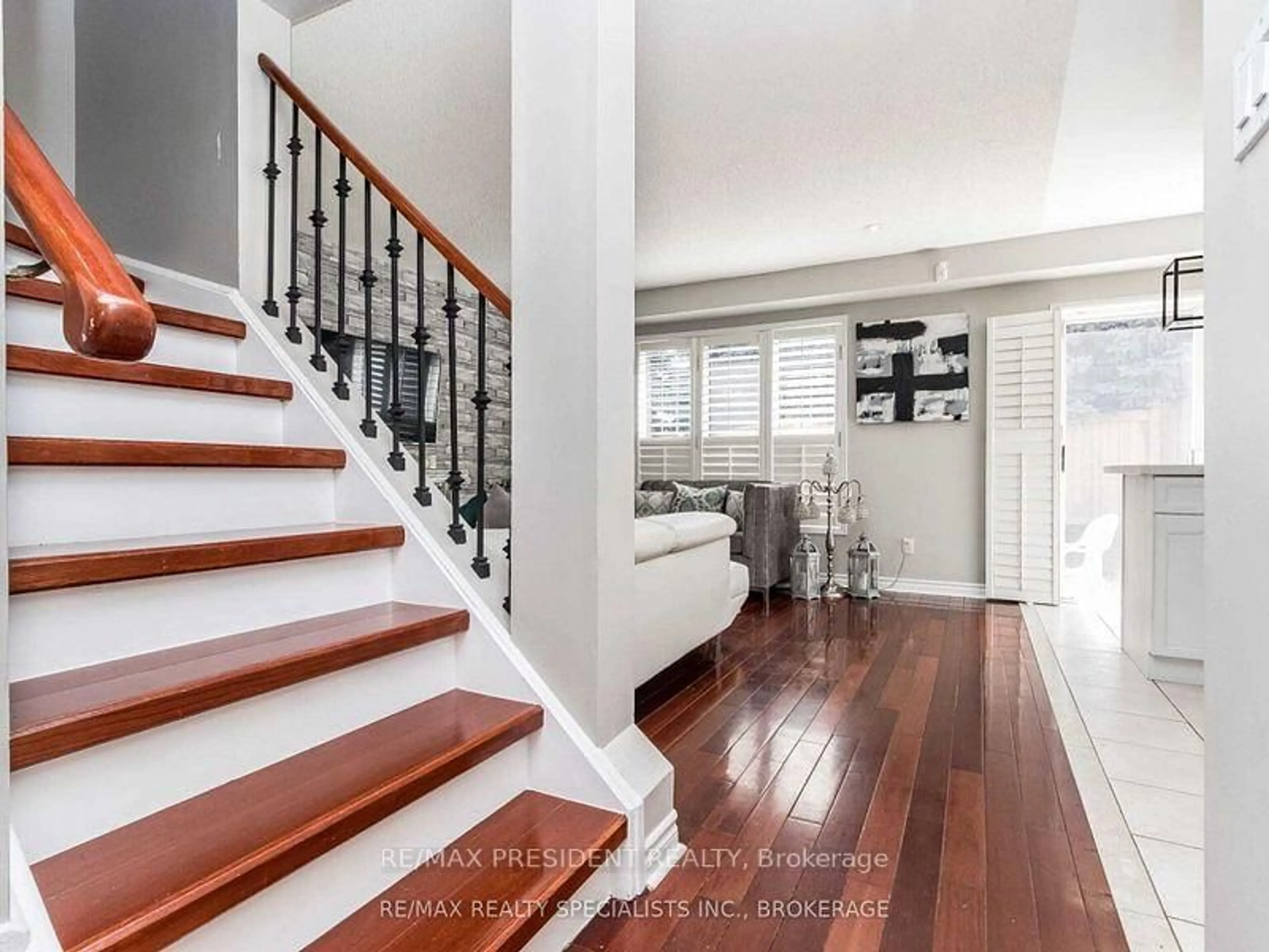 Indoor entryway for 52 Four Seasons Circ, Brampton Ontario L7A 2A7