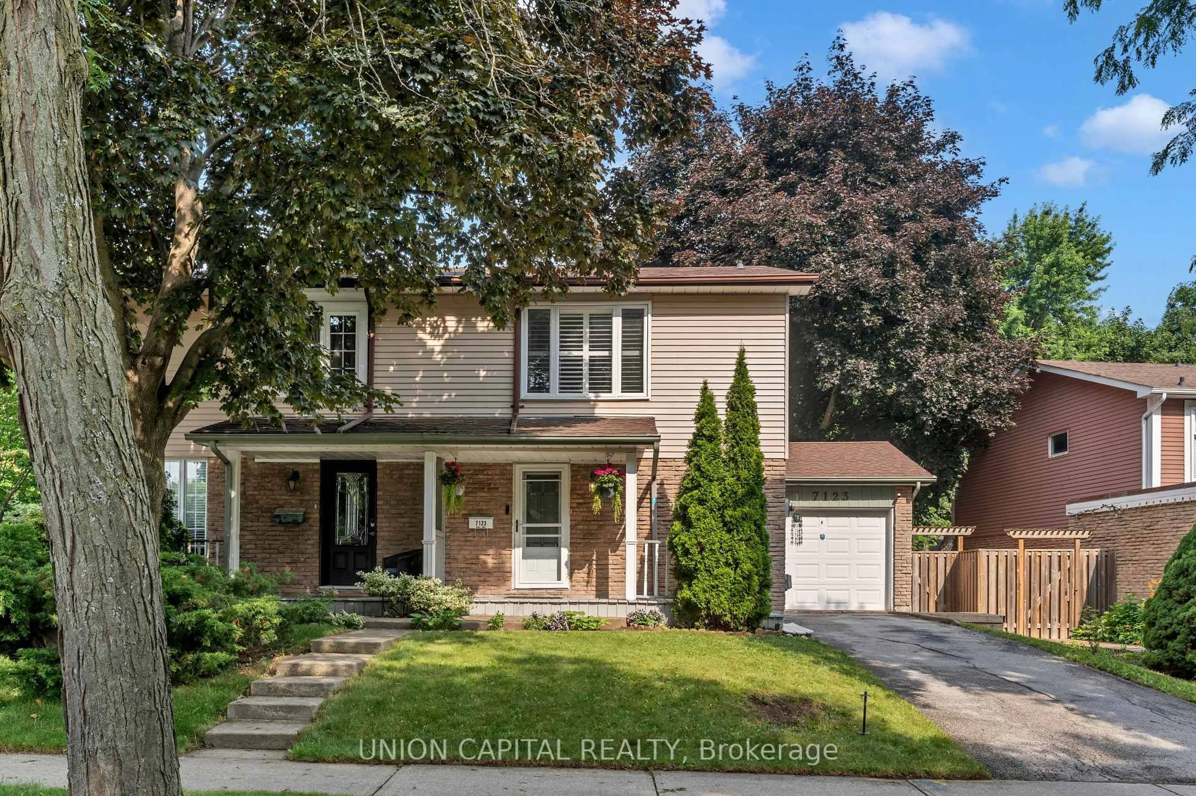 Home with brick exterior material, street for 7123 Cadiz Cres, Mississauga Ontario L5N 1Y3