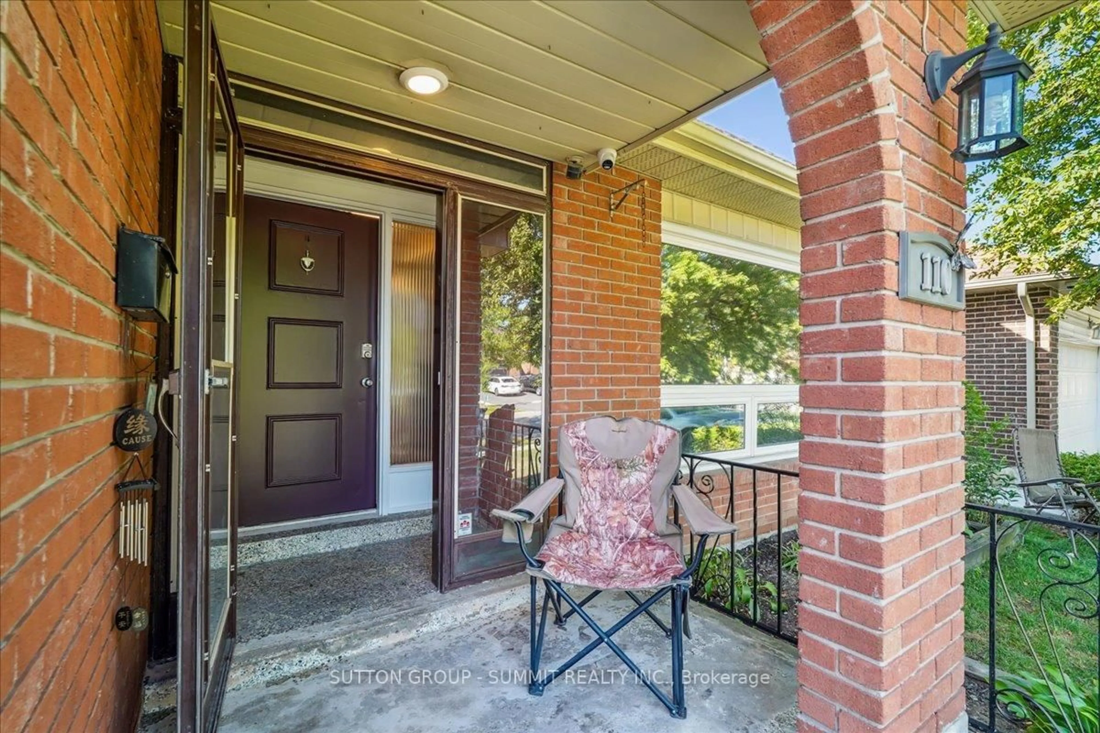 Indoor entryway for 110 Blackthorn Lane, Brampton Ontario L6V 3K8