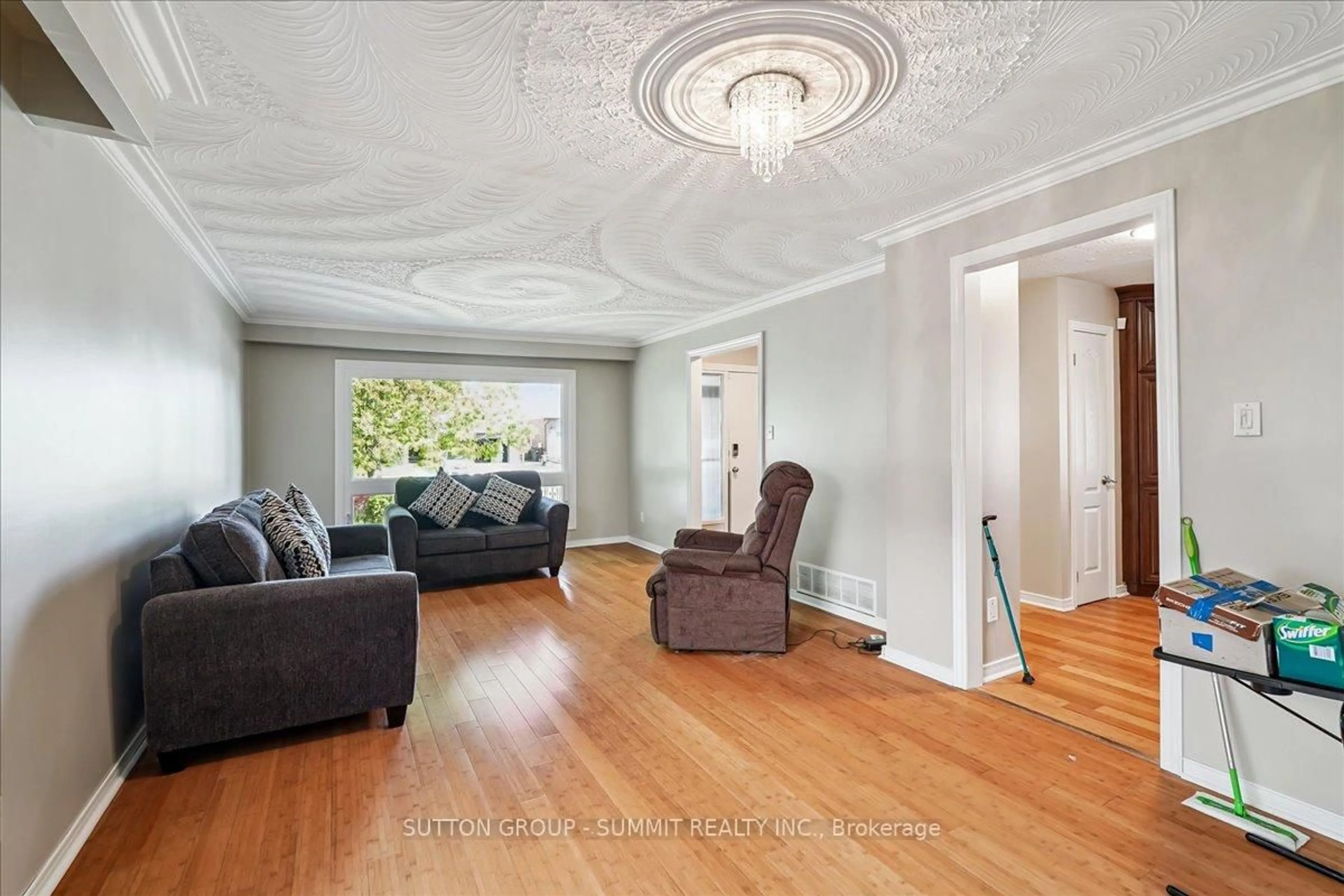 Living room with furniture, unknown for 110 Blackthorn Lane, Brampton Ontario L6V 3K8