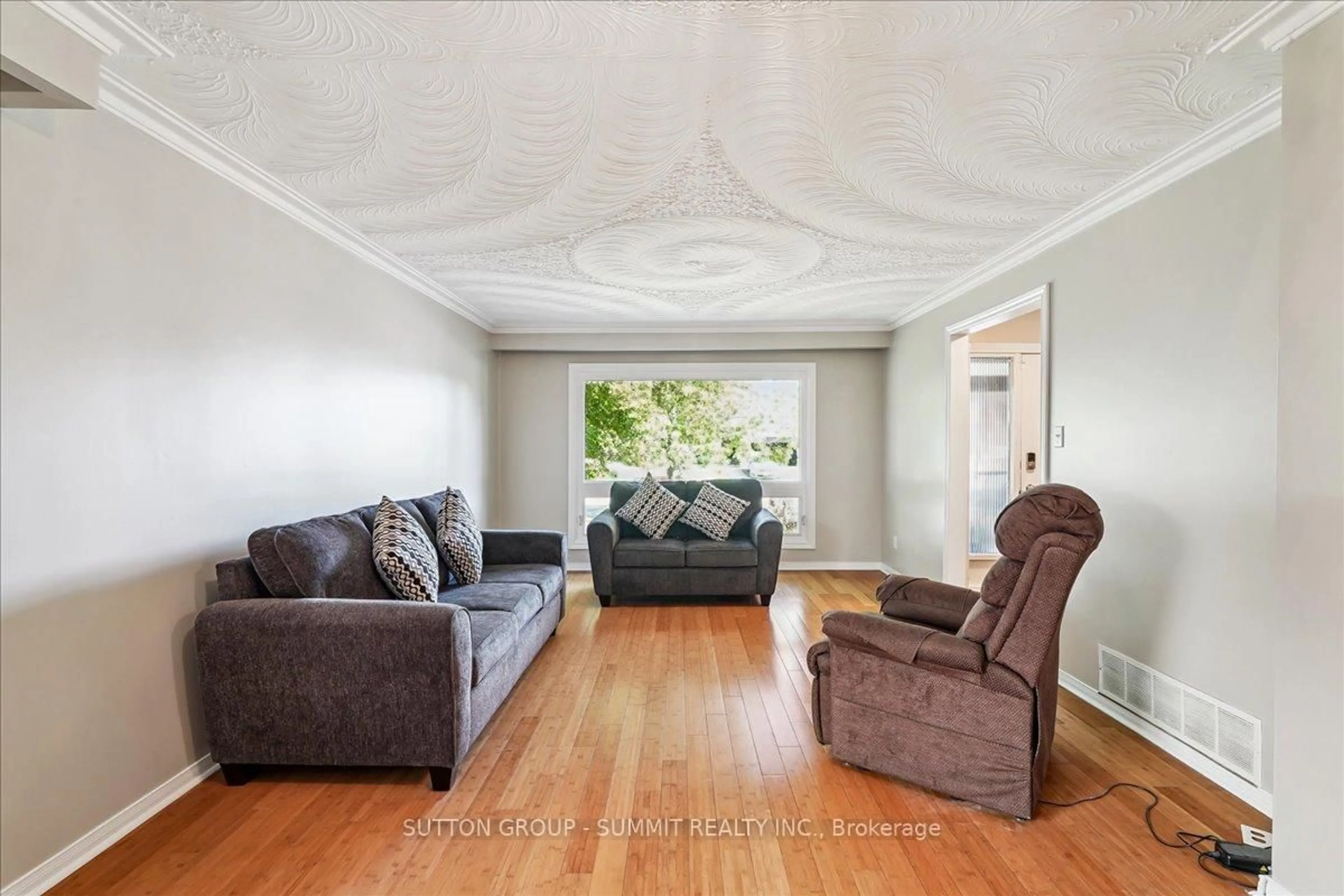 Living room with furniture, unknown for 110 Blackthorn Lane, Brampton Ontario L6V 3K8