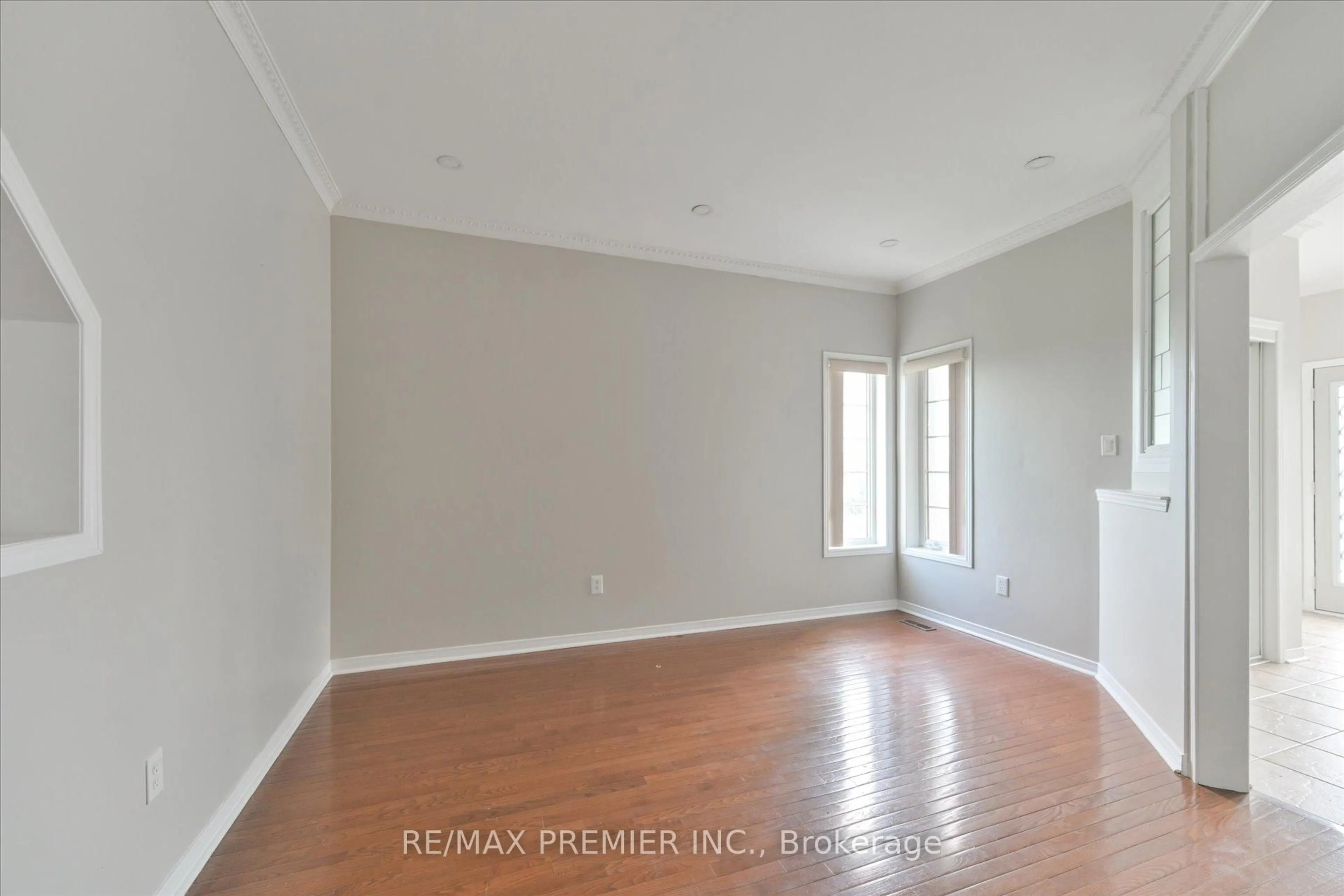 A pic of a room for 15 Roundstone Dr, Brampton Ontario L6X 0K7
