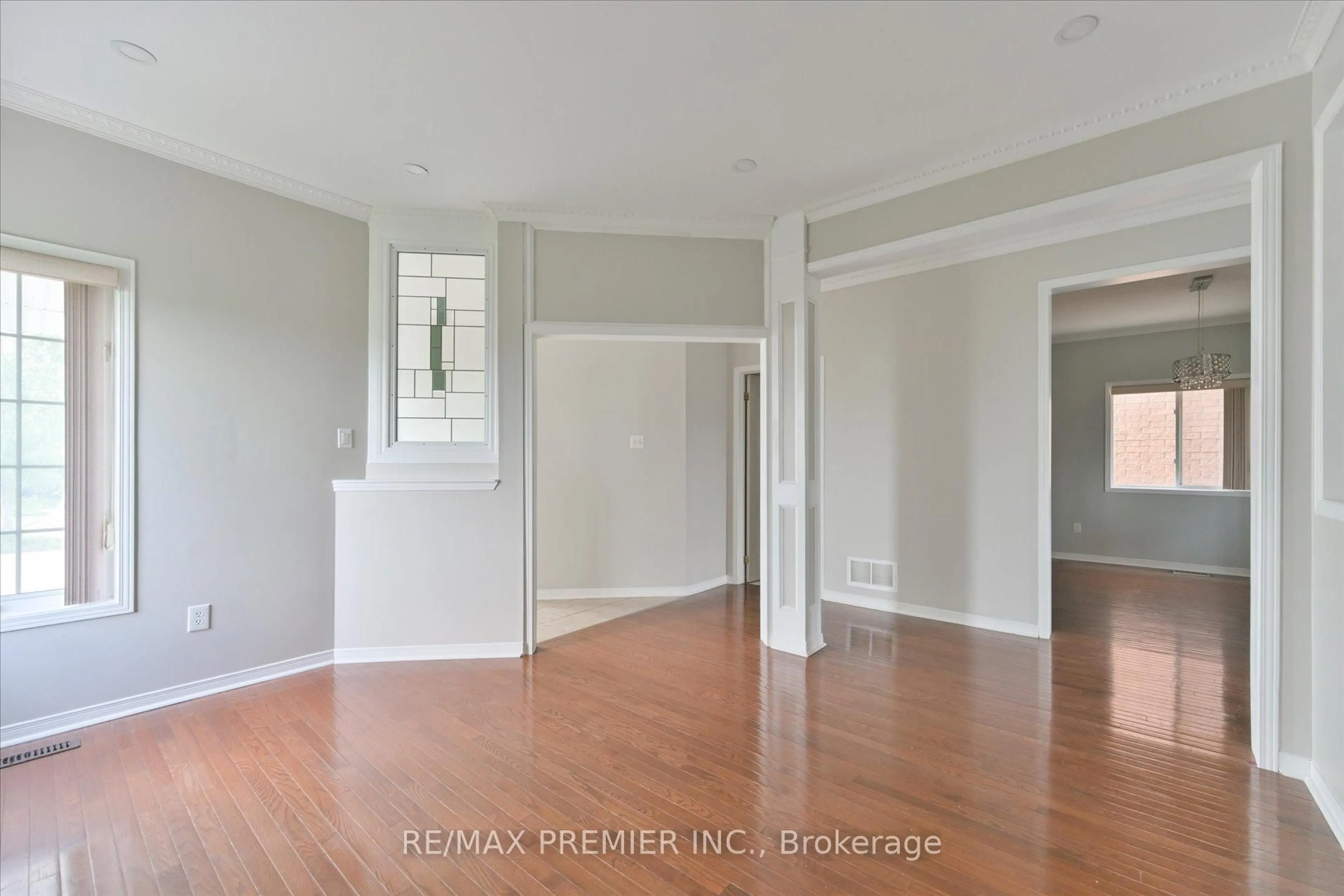 A pic of a room for 15 Roundstone Dr, Brampton Ontario L6X 0K7