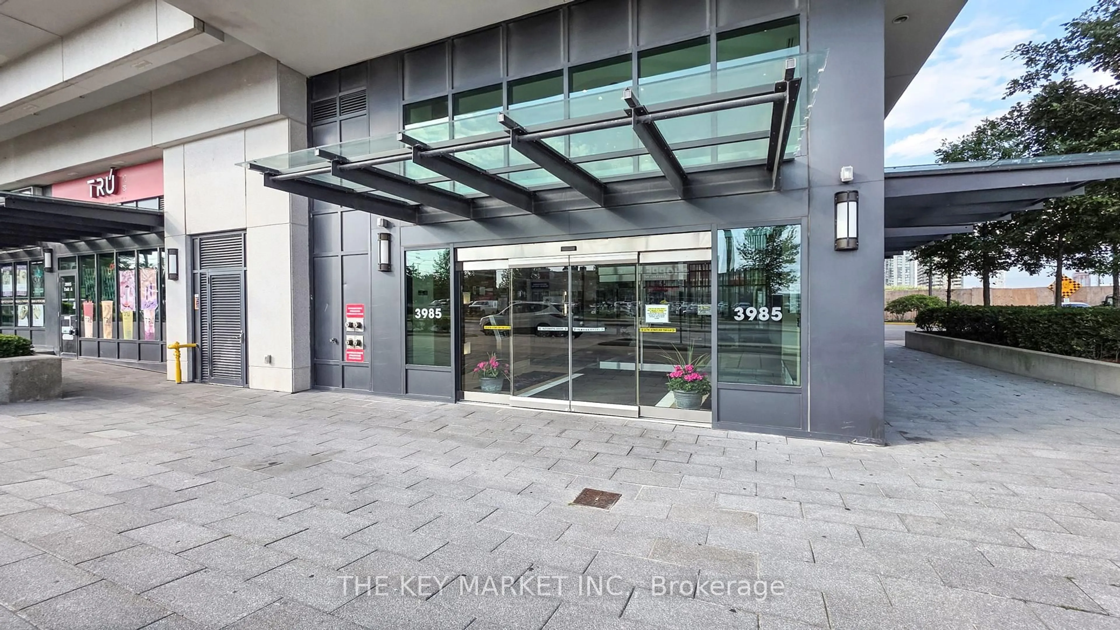 Indoor foyer for 3985 Grand Park Dr #2404, Mississauga Ontario L5B 0H8