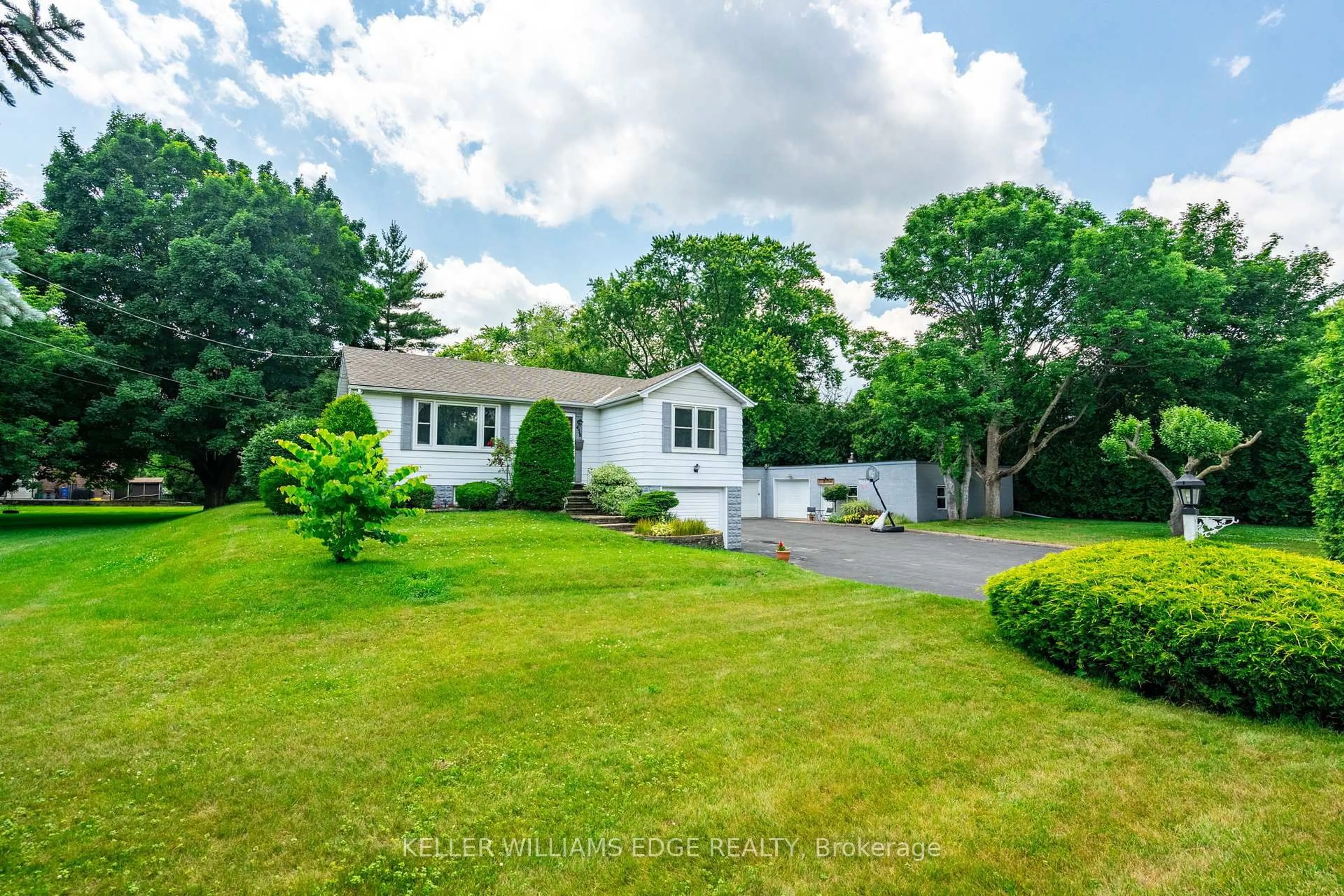 A pic from outside/outdoor area/front of a property/back of a property/a pic from drone, street for 458 Elwood Rd, Burlington Ontario L7N 3C7