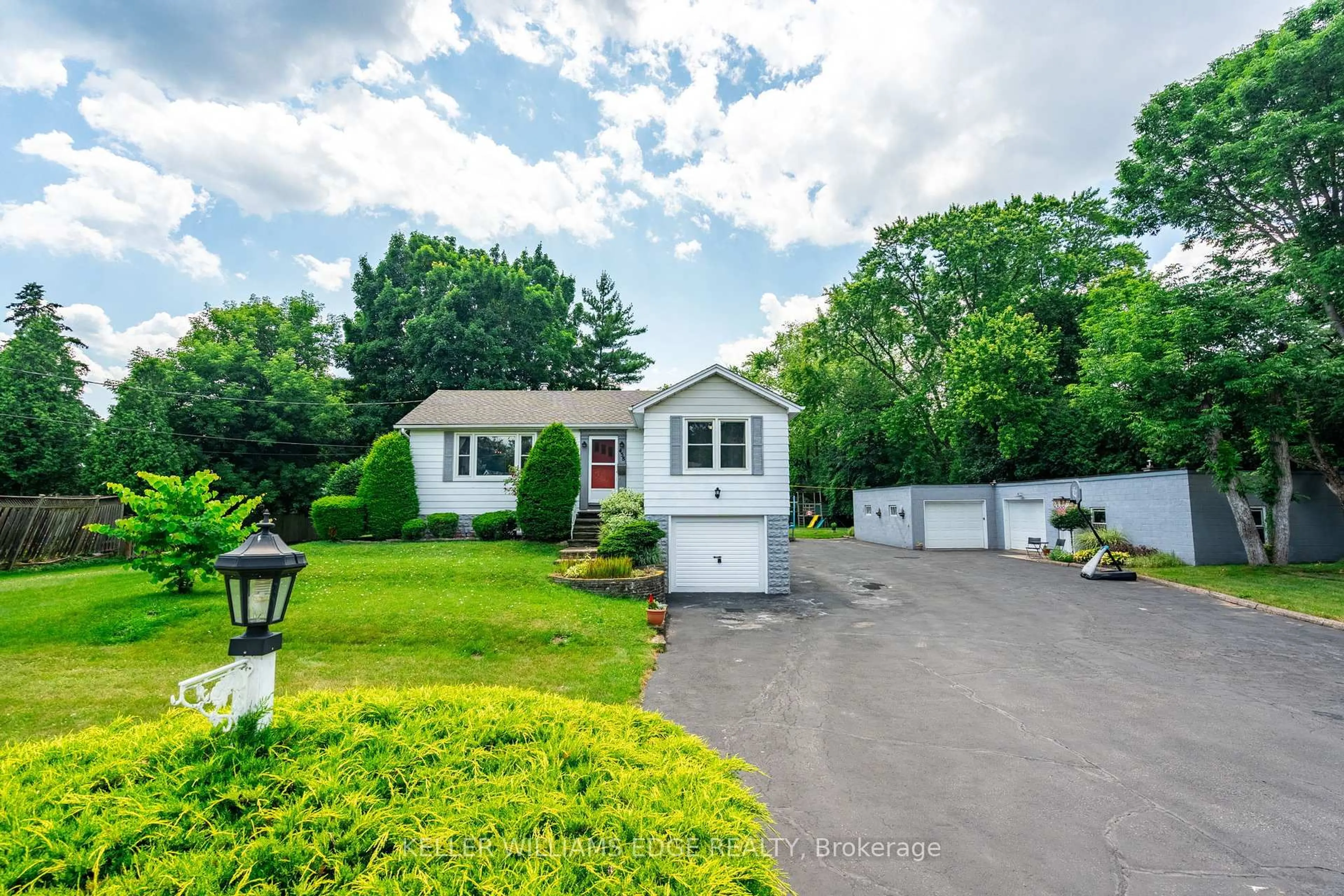 A pic from outside/outdoor area/front of a property/back of a property/a pic from drone, street for 458 Elwood Rd, Burlington Ontario L7N 3C7