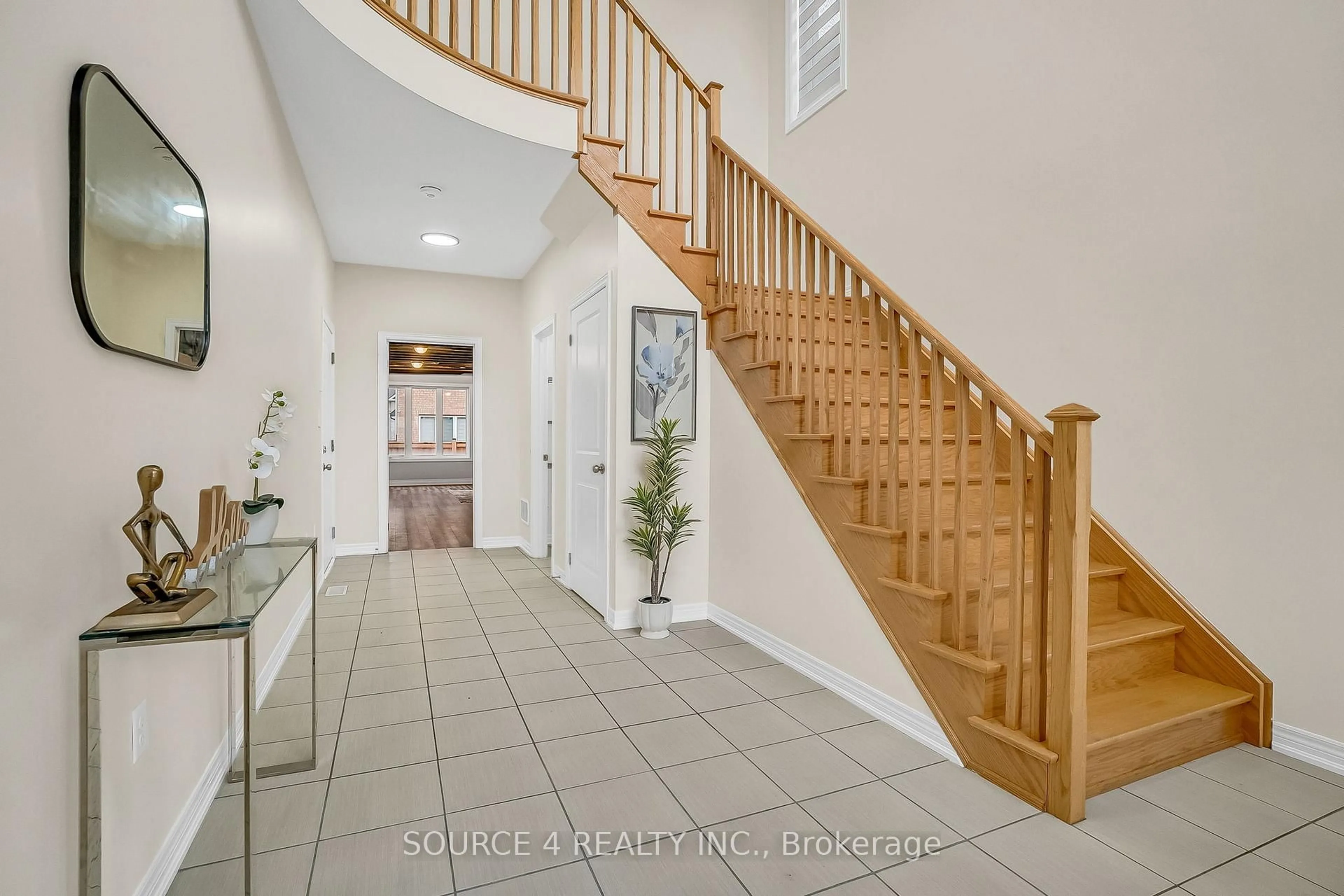 Indoor entryway for 269 Thornbush Blvd, Brampton Ontario L7A 5K1