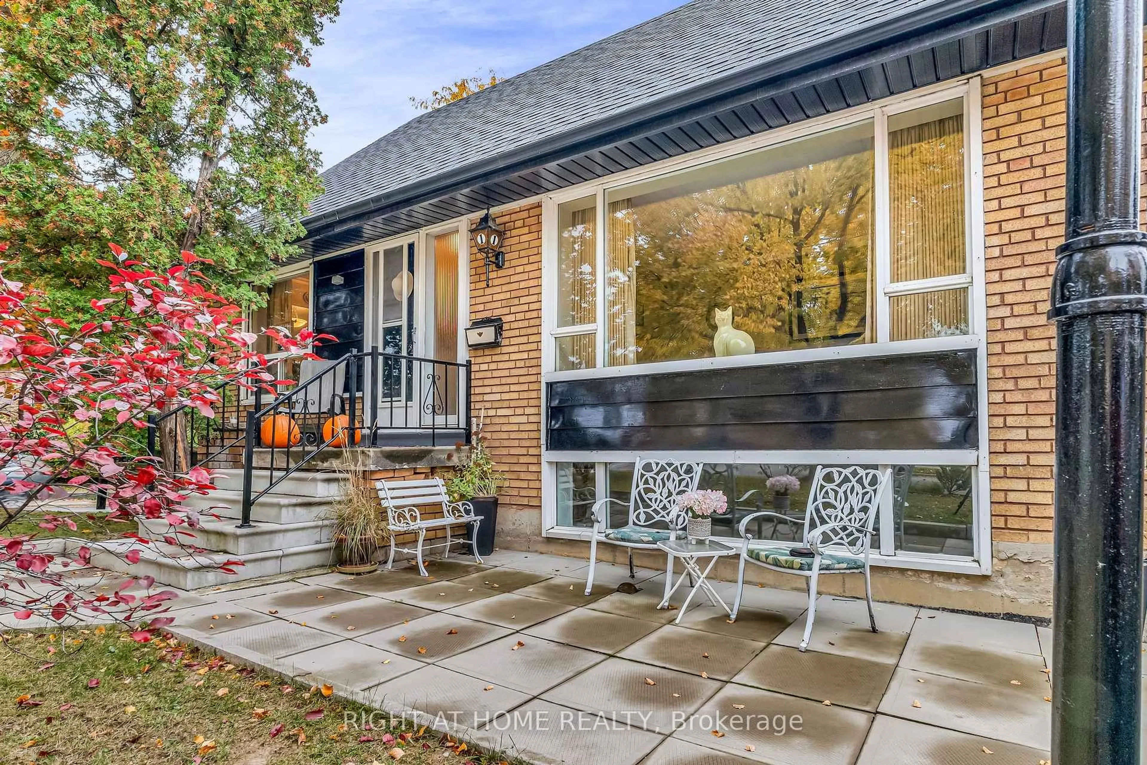 Unknown for 1 Ridge Point Cres, Toronto Ontario M6M 2Z7